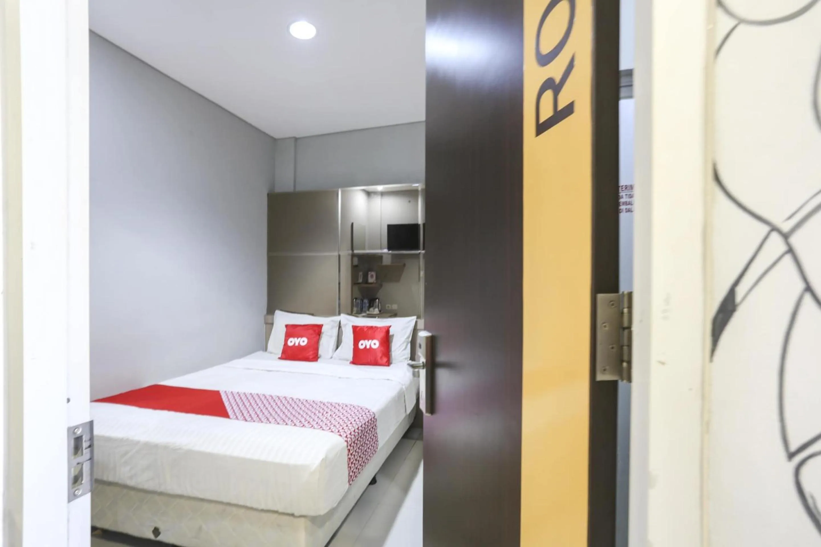 Bedroom in SUPER OYO Capital O 90056 Wisma Kebon Kacang 9