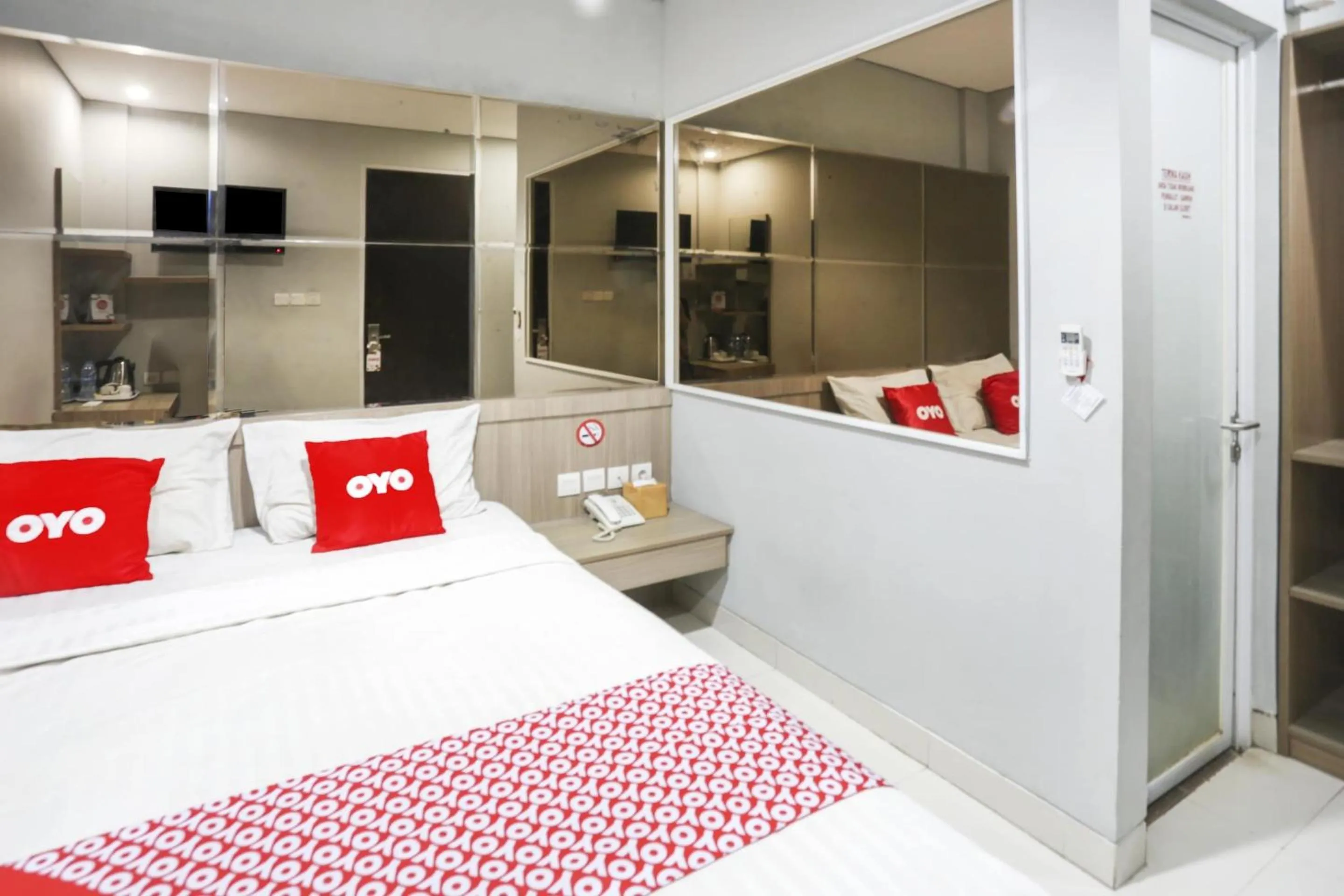 Bedroom in SUPER OYO Capital O 90056 Wisma Kebon Kacang 9