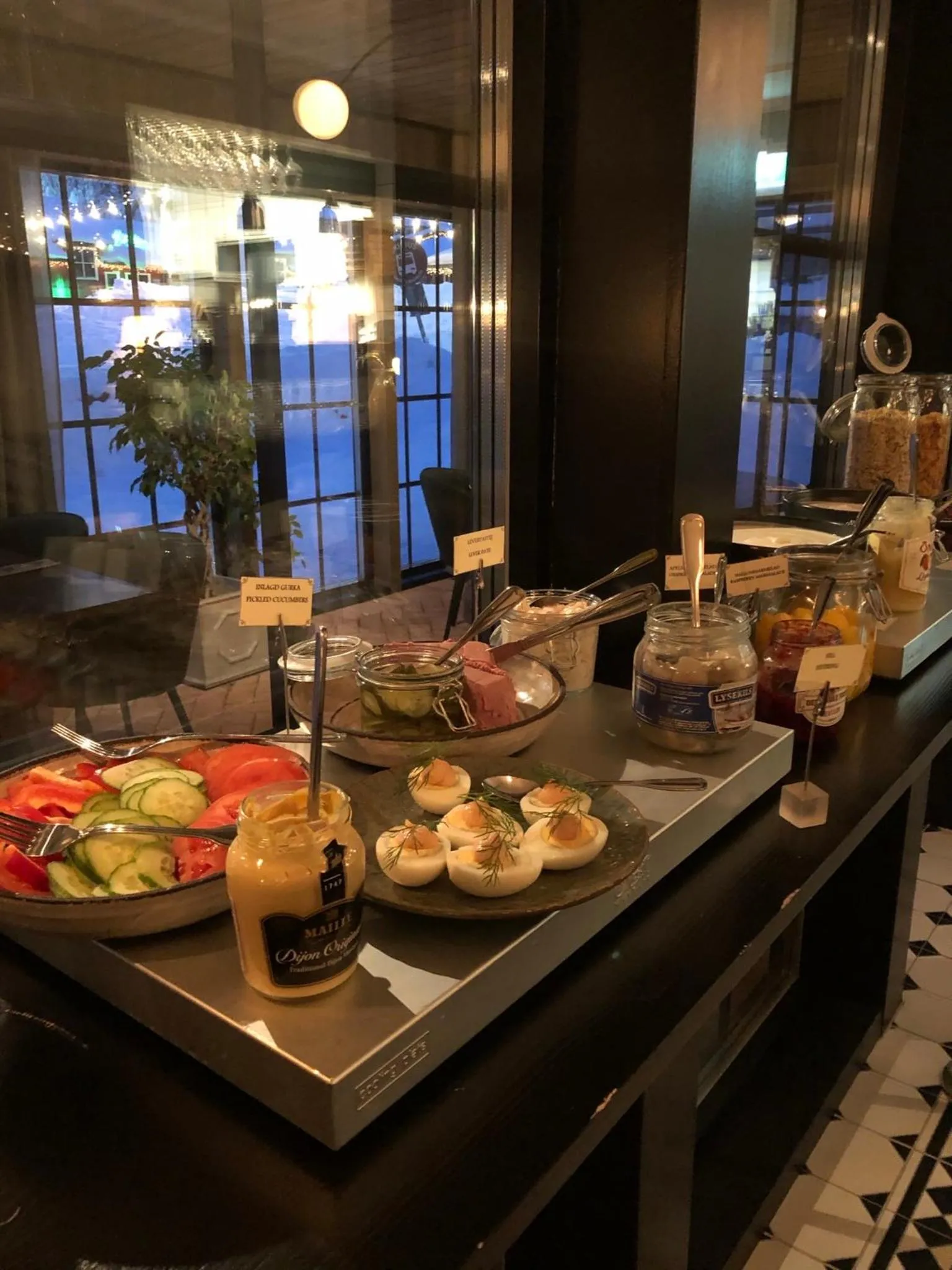 Buffet breakfast in Hotell Viktors