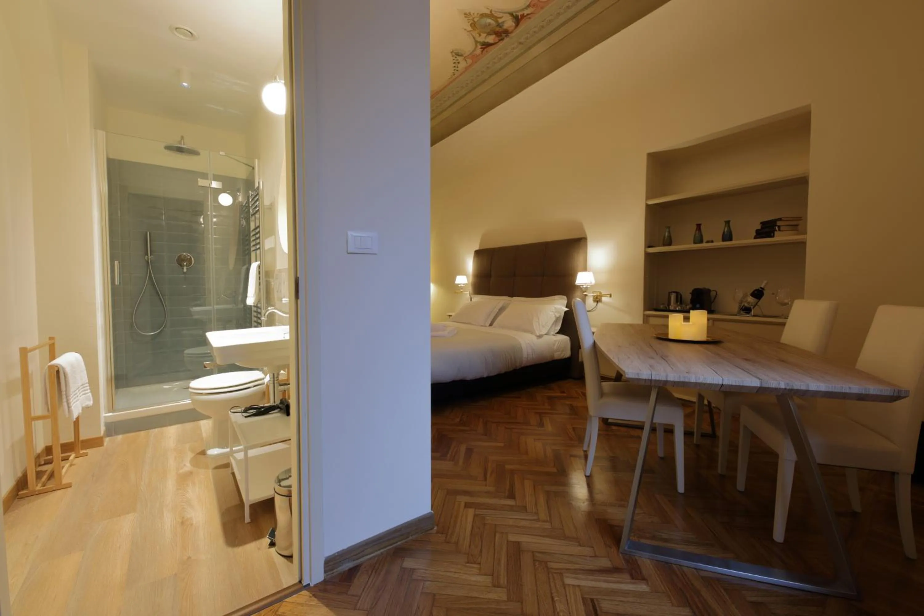 Toilet, Bed in Corsini Tintori