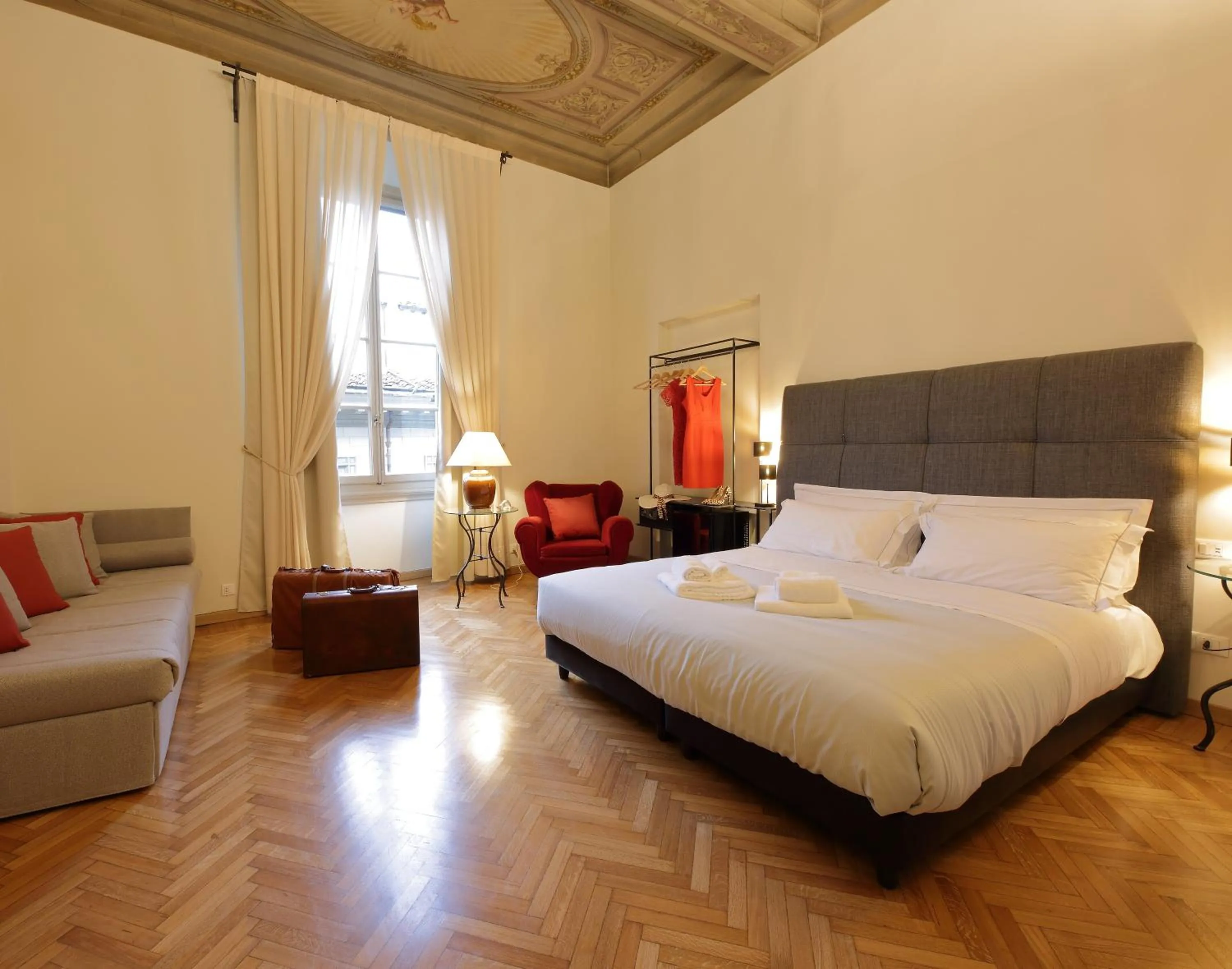 Photo of the whole room, Bed in Corsini Tintori