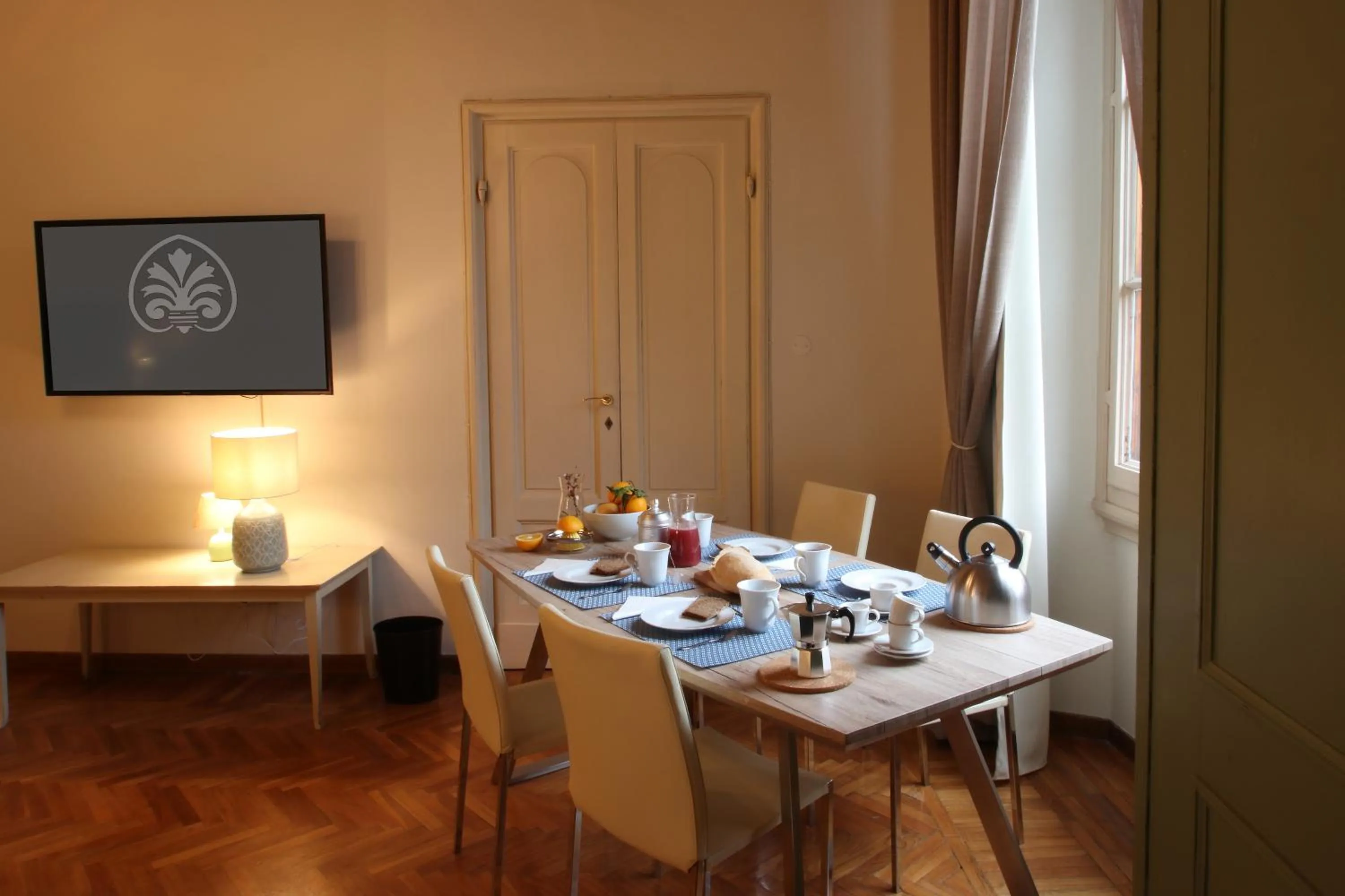 Dining area in Corsini Tintori