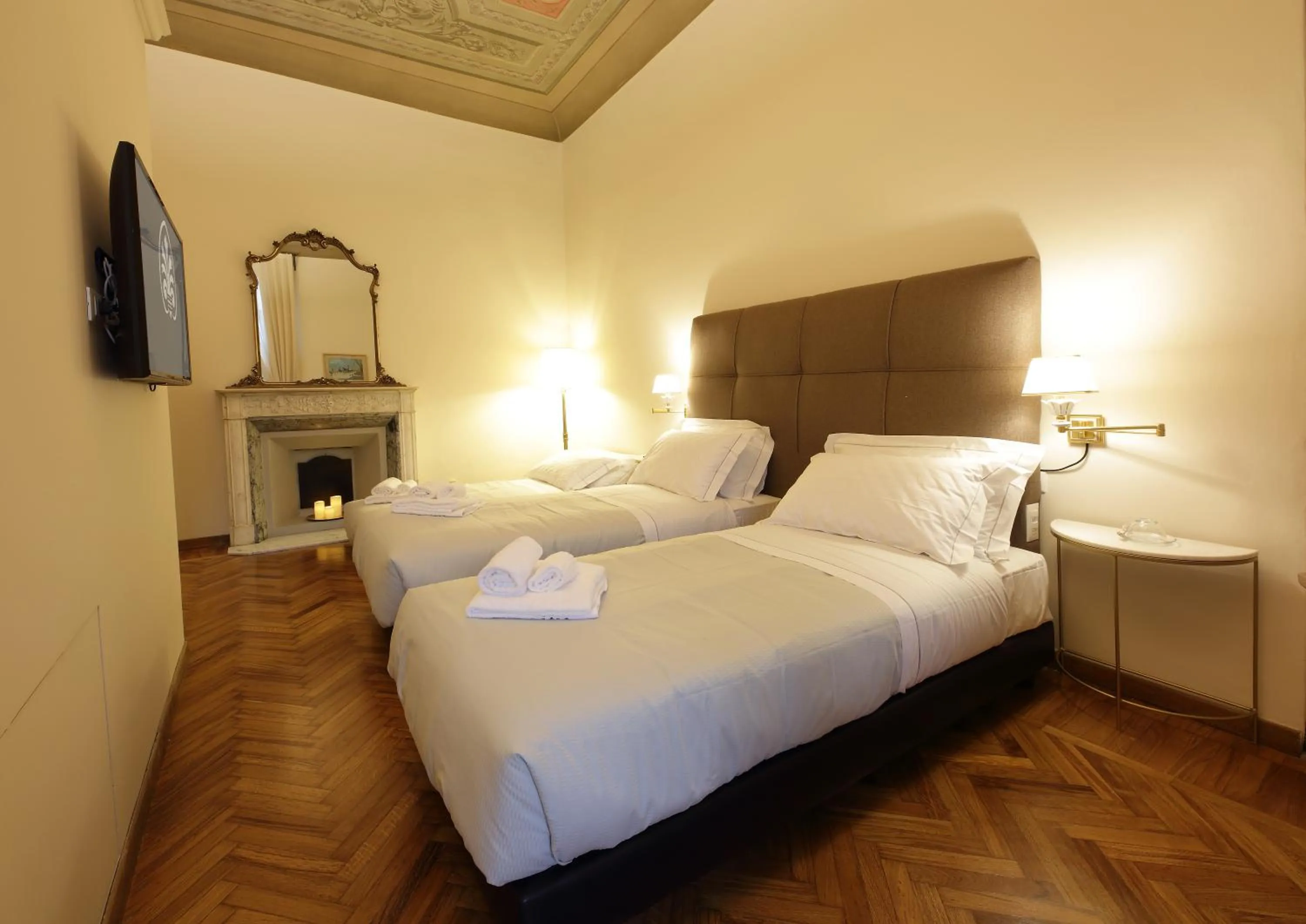 Bed in Corsini Tintori