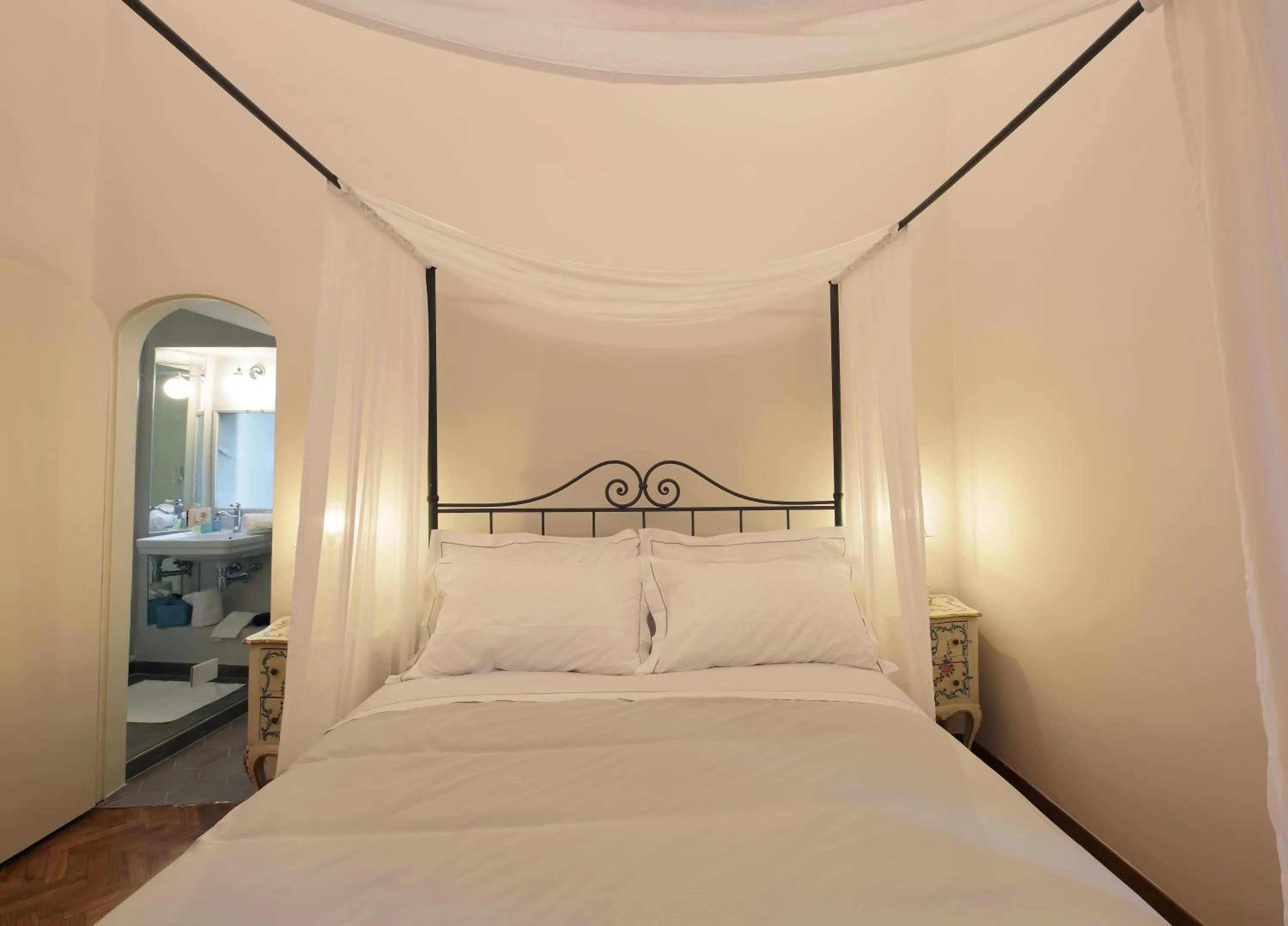 Bed in Corsini Tintori