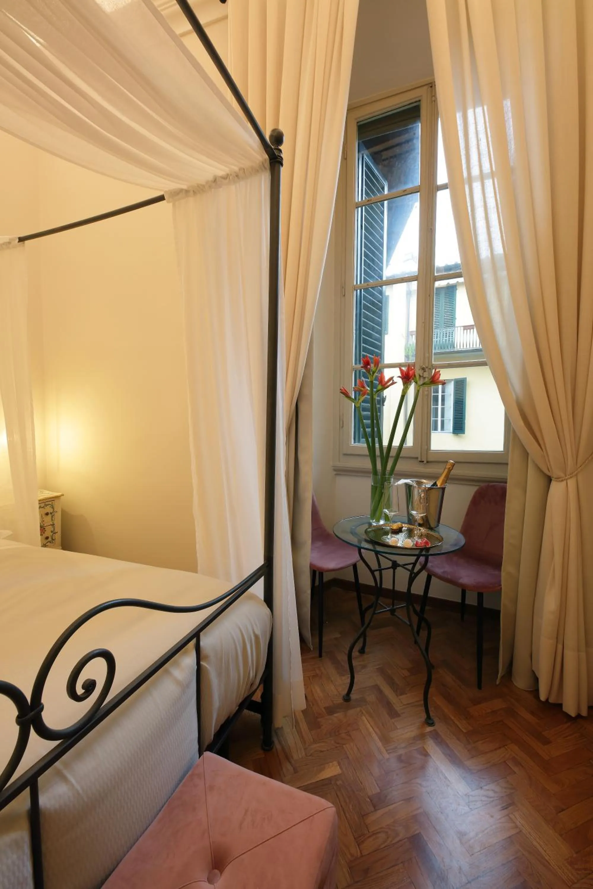 Photo of the whole room, Bed in Corsini Tintori