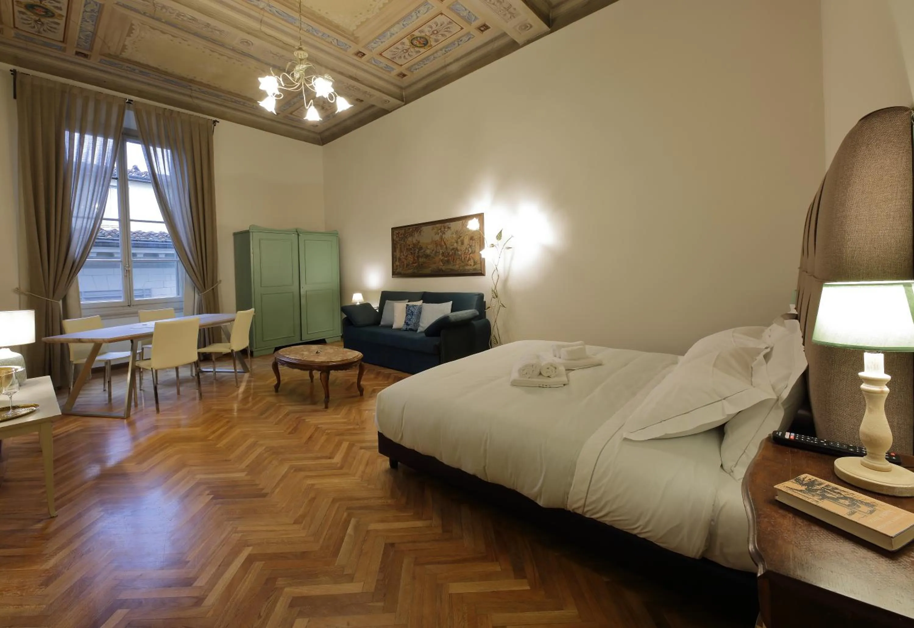 Photo of the whole room, Bed in Corsini Tintori