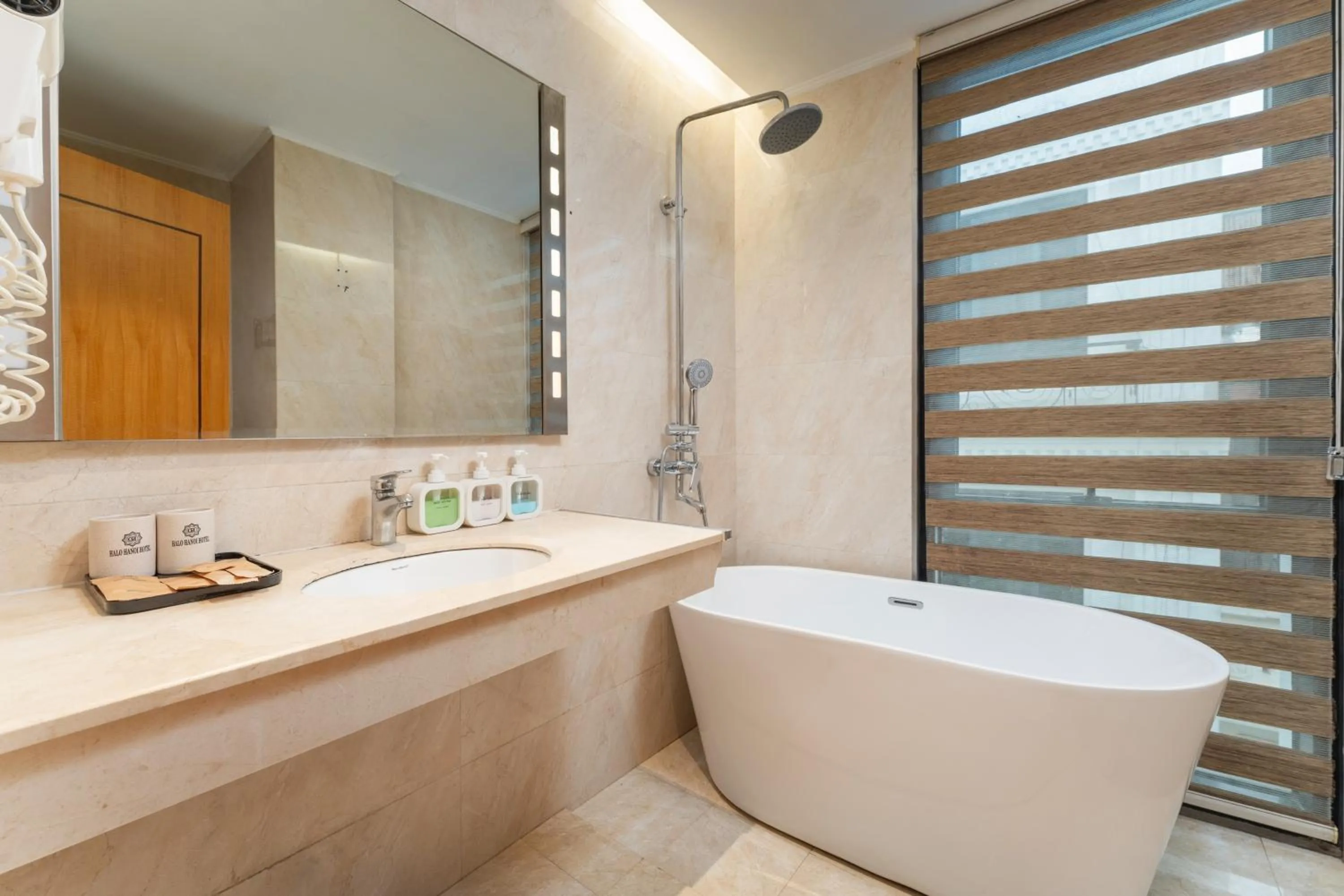 Shower in HALO HANOI HOTEL