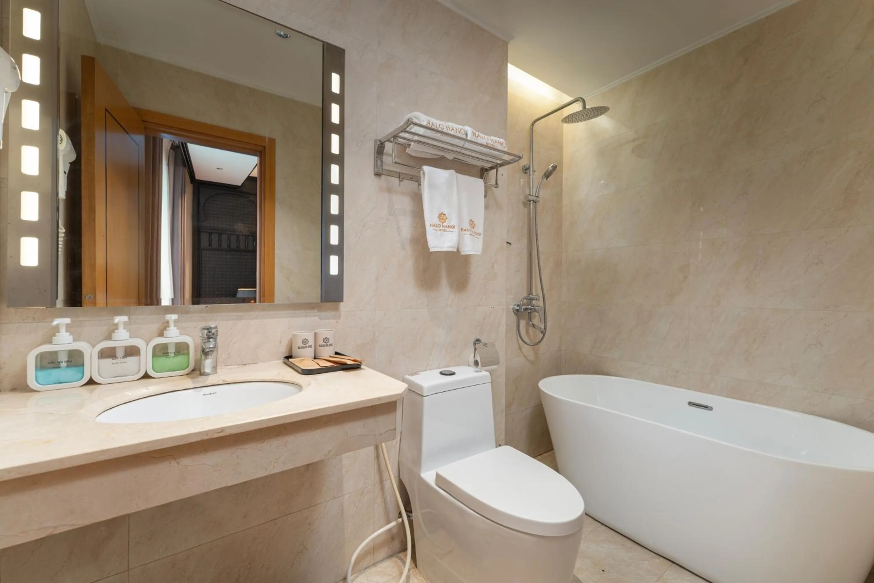 Shower in HALO HANOI HOTEL