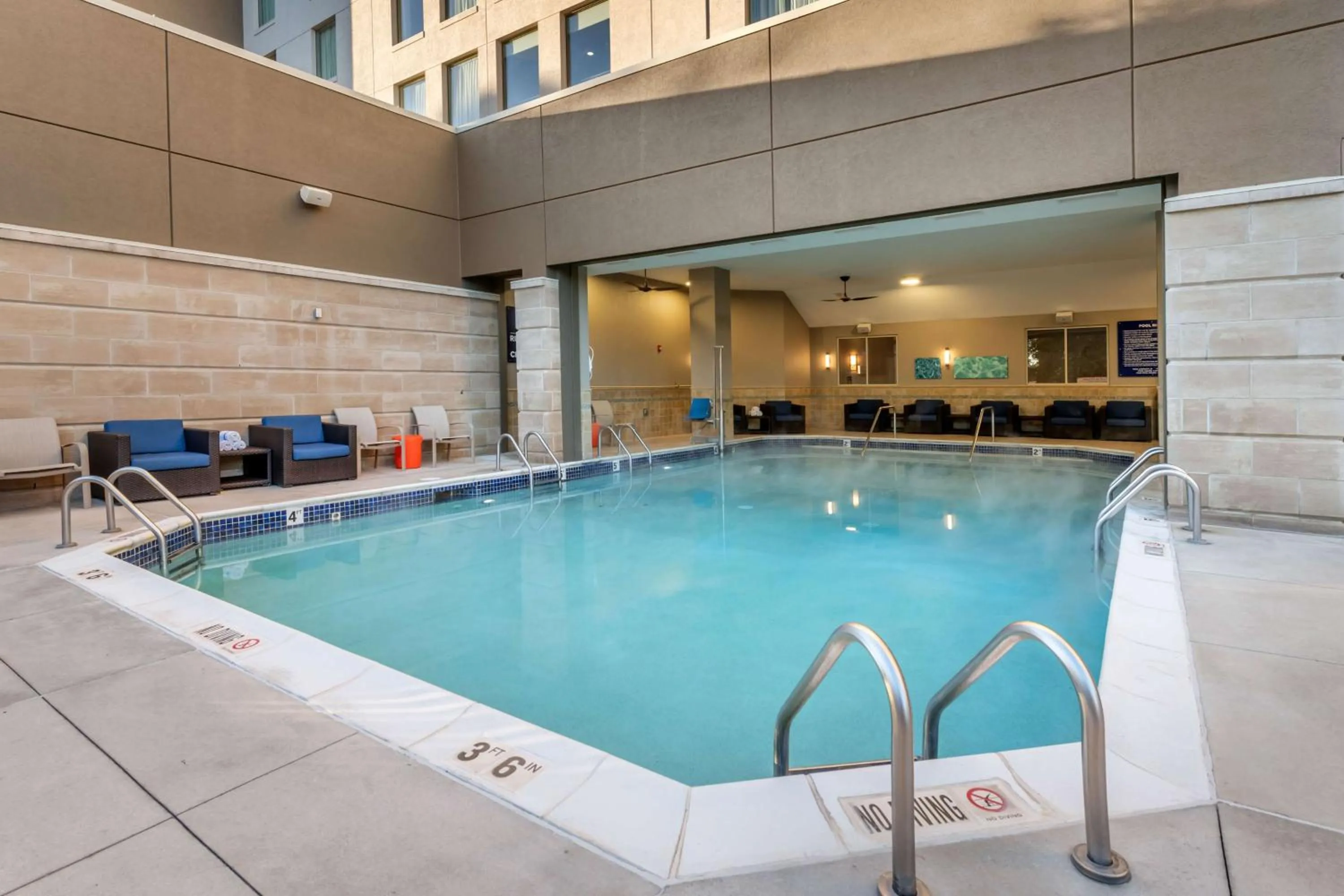 Pool view in Drury Plaza Hotel Valdosta