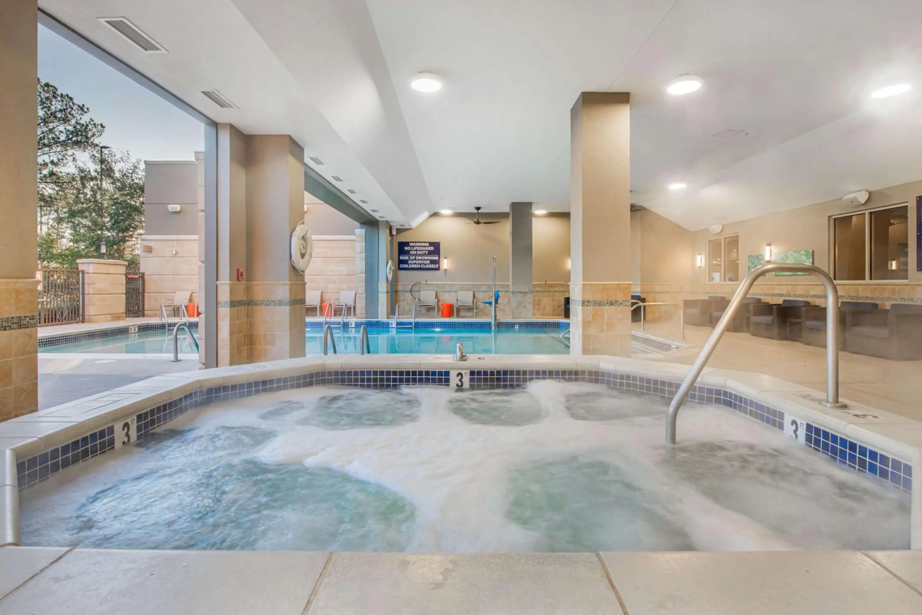 Pool view in Drury Plaza Hotel Valdosta