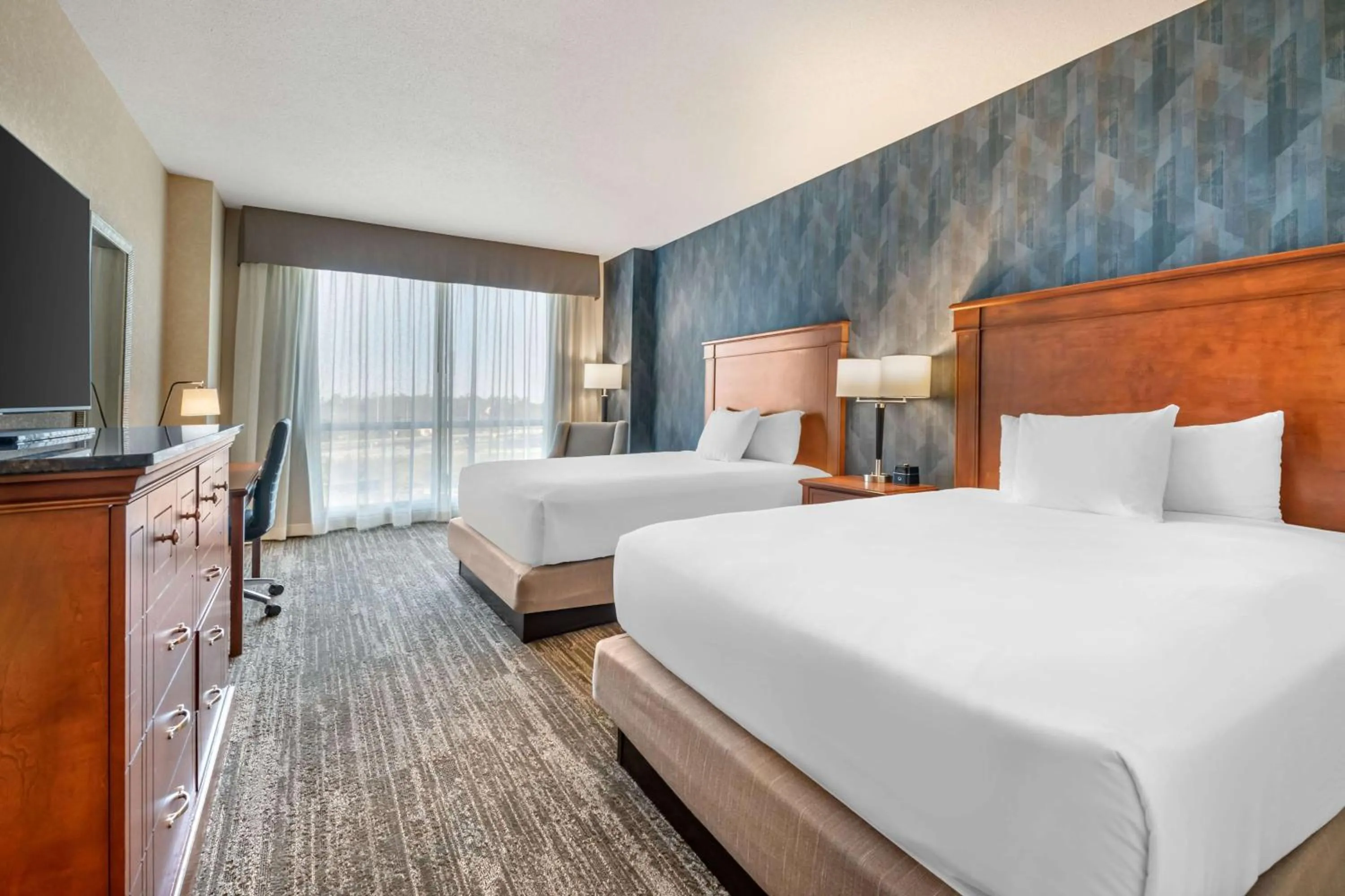 Bedroom, Bed in Drury Plaza Hotel Valdosta