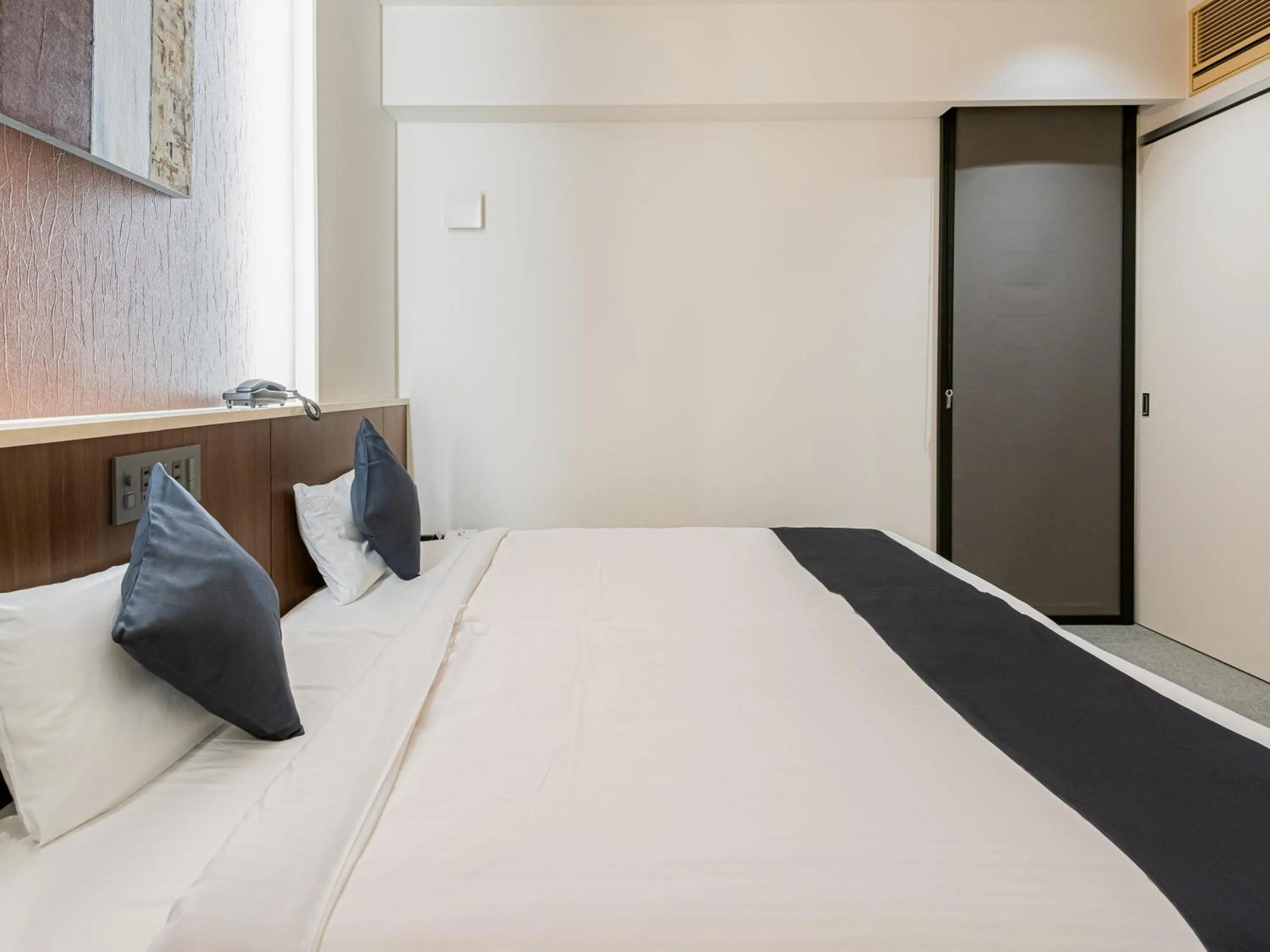 Bed in Seiei Hotel Kyoto Kawaramachi