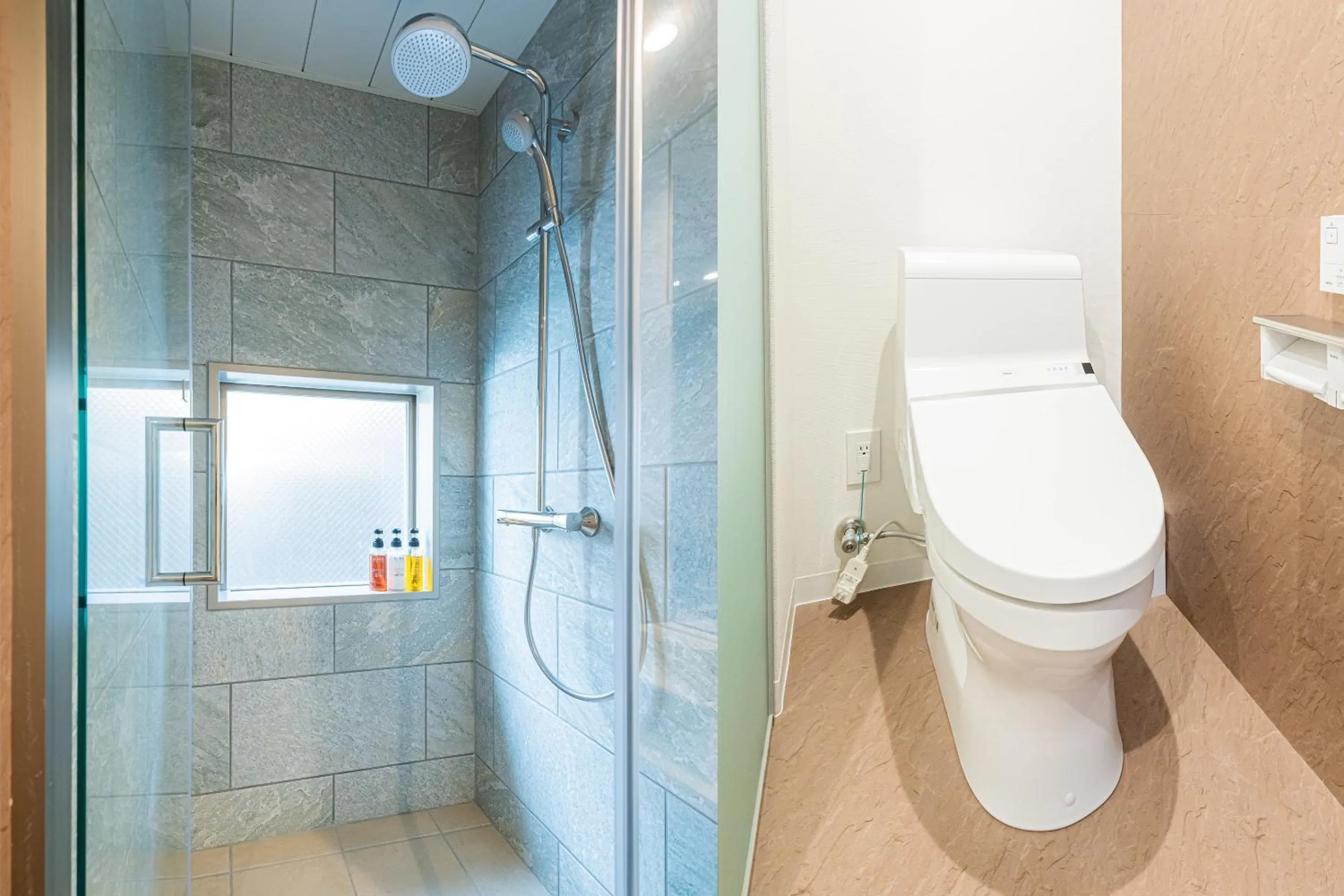 Shower in Seiei Hotel Kyoto Kawaramachi