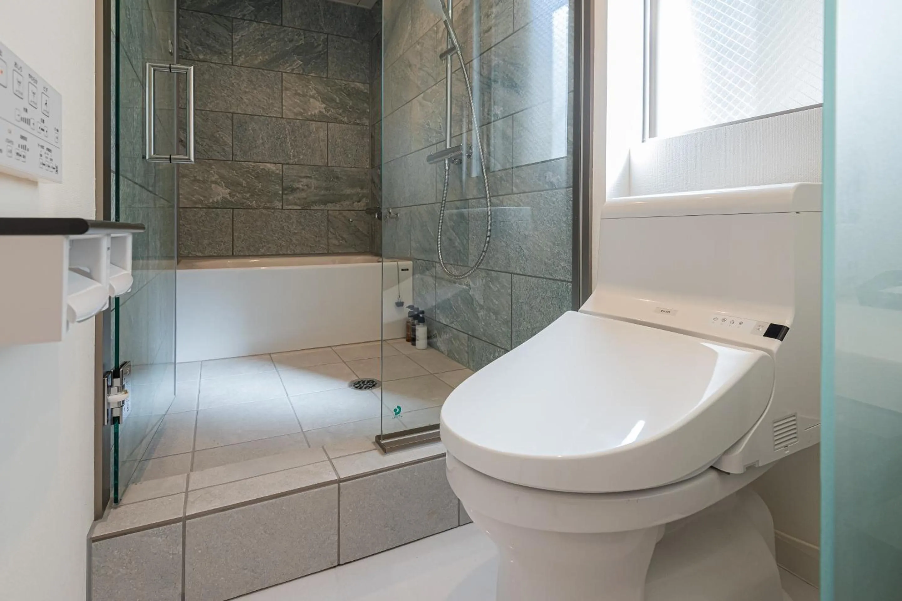 Shower in Seiei Hotel Kyoto Kawaramachi