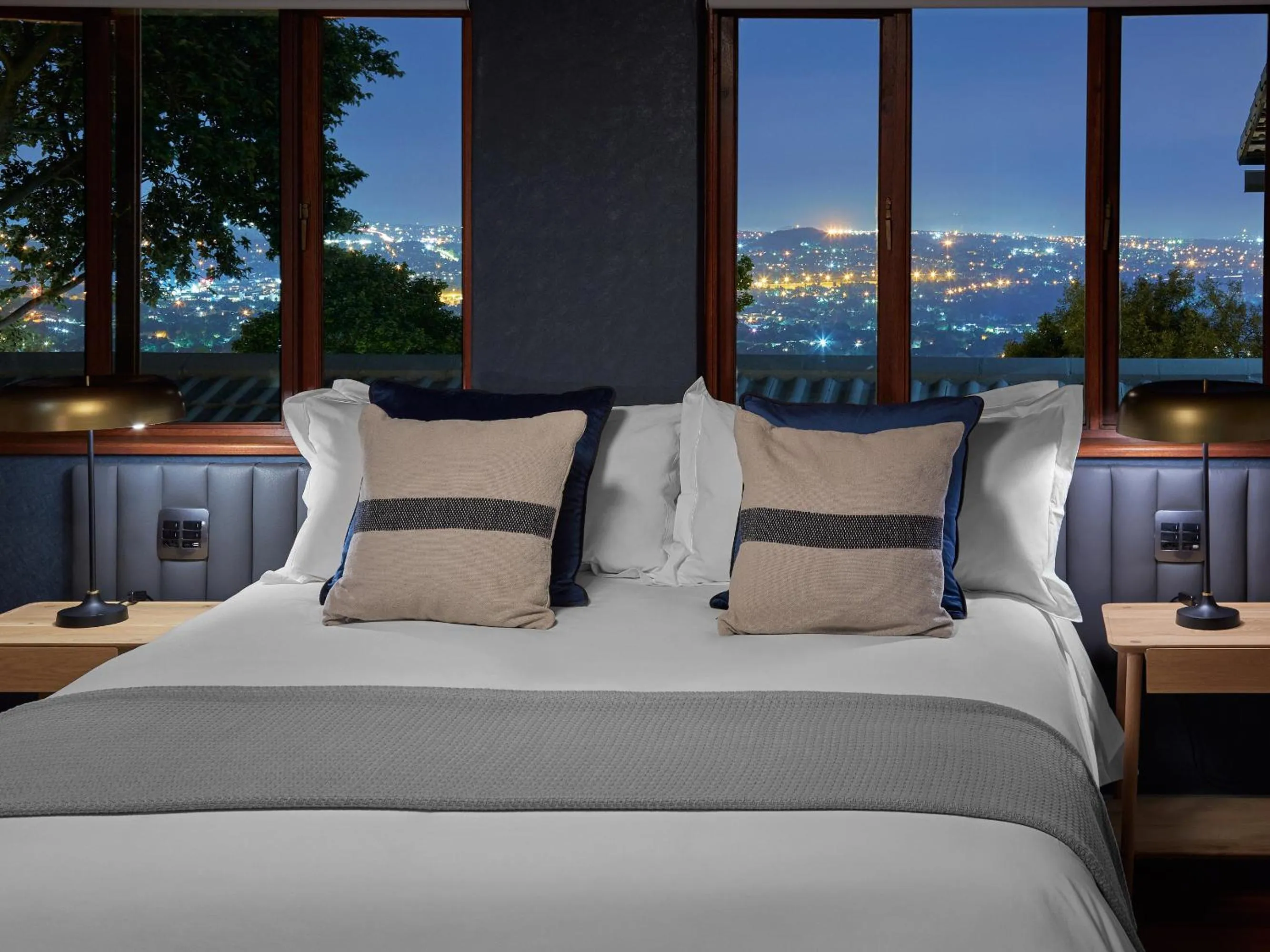 Bed in The Cliffside Boutique Getaway