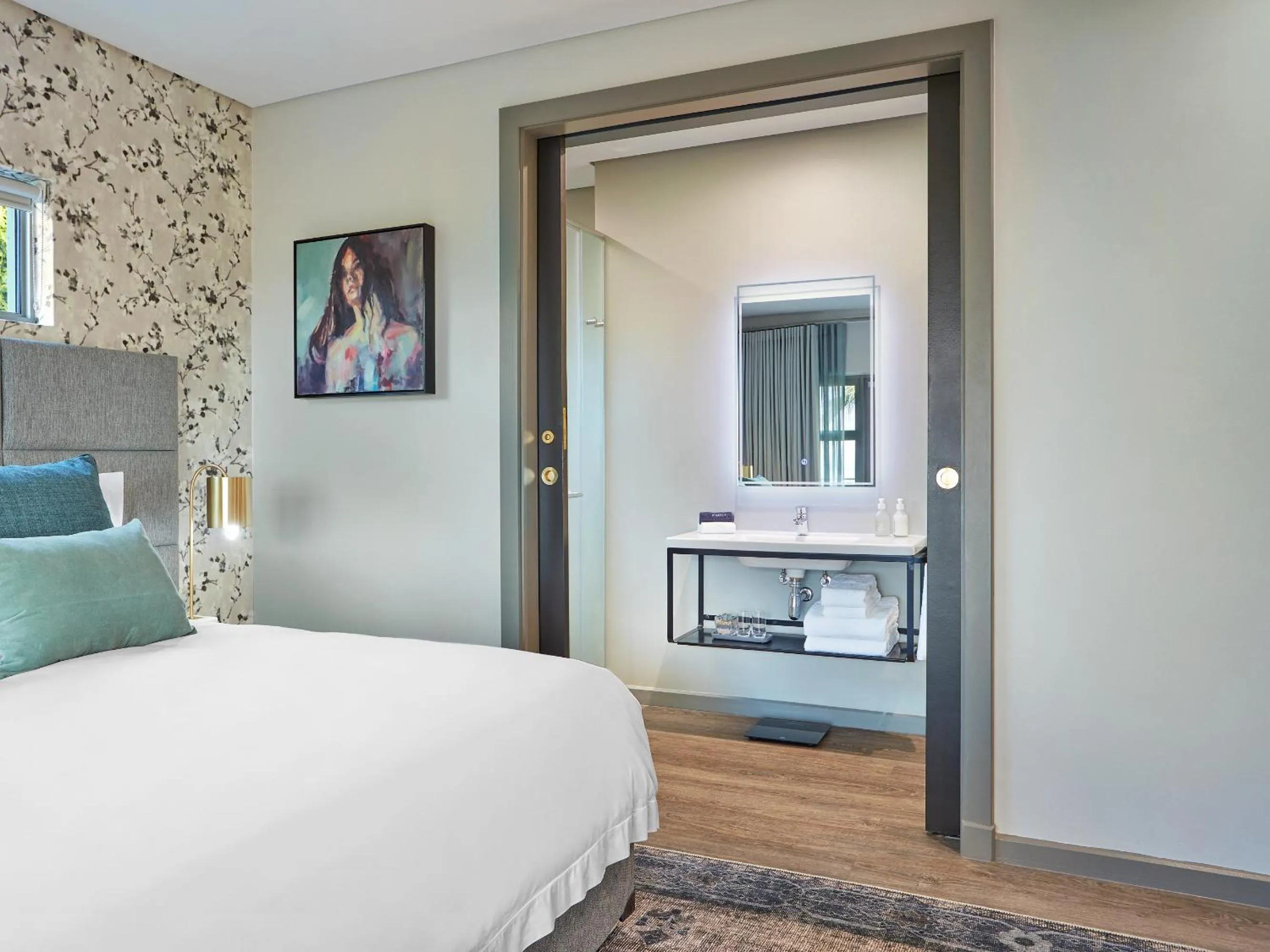 Bed in The Cliffside Boutique Getaway