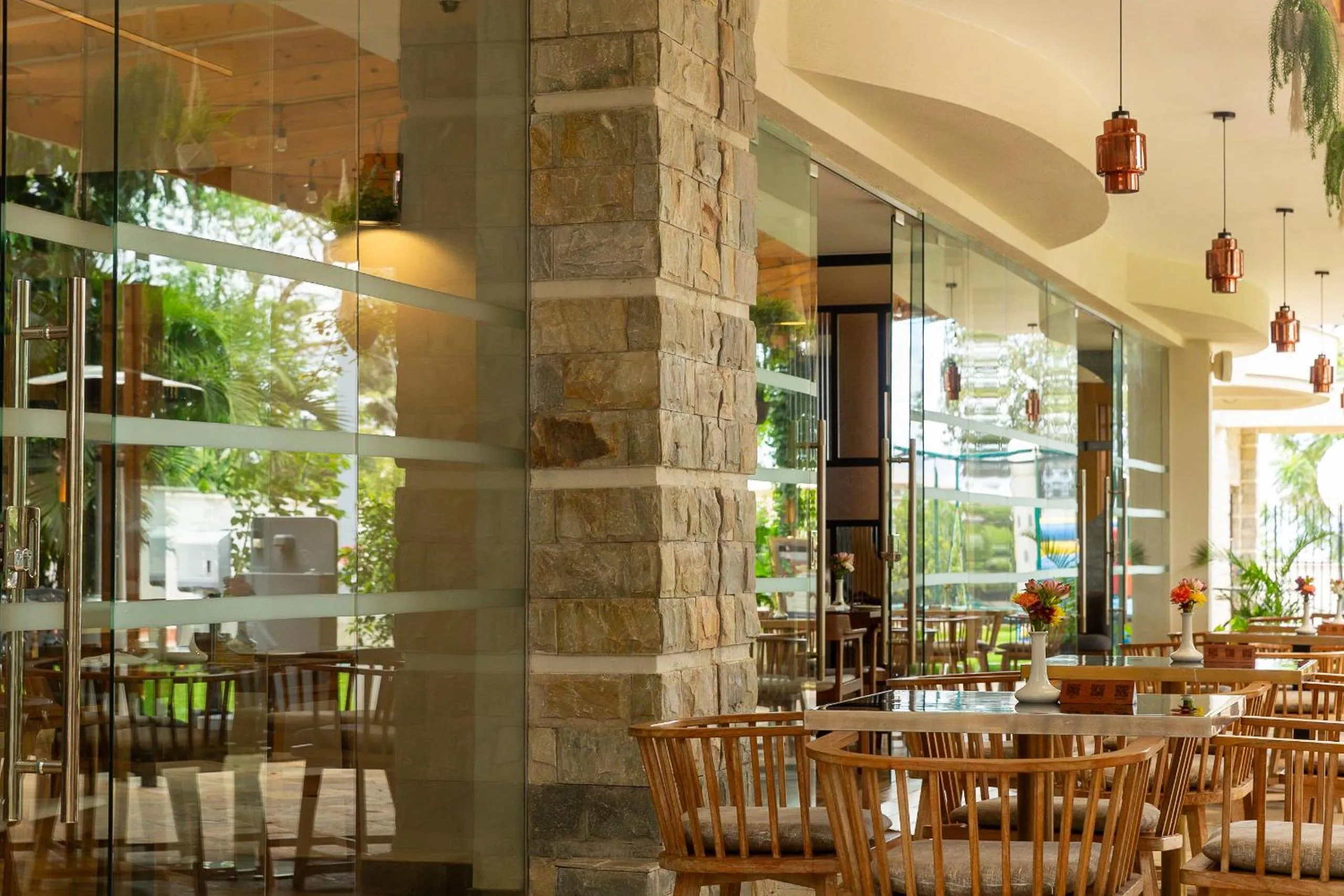 Restaurant/places to eat in Alba Hotel Meru