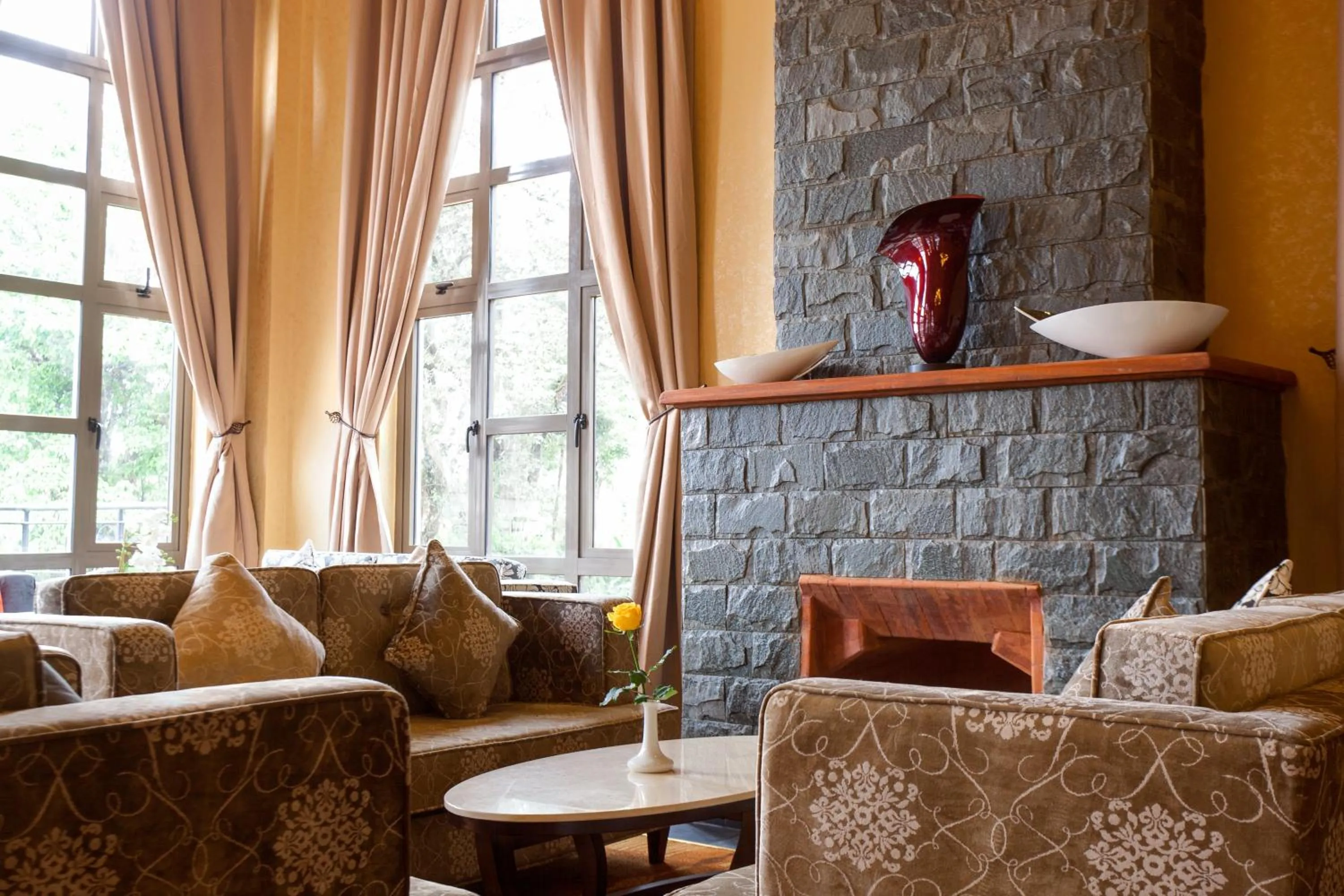 Seating area in Alba Hotel Meru