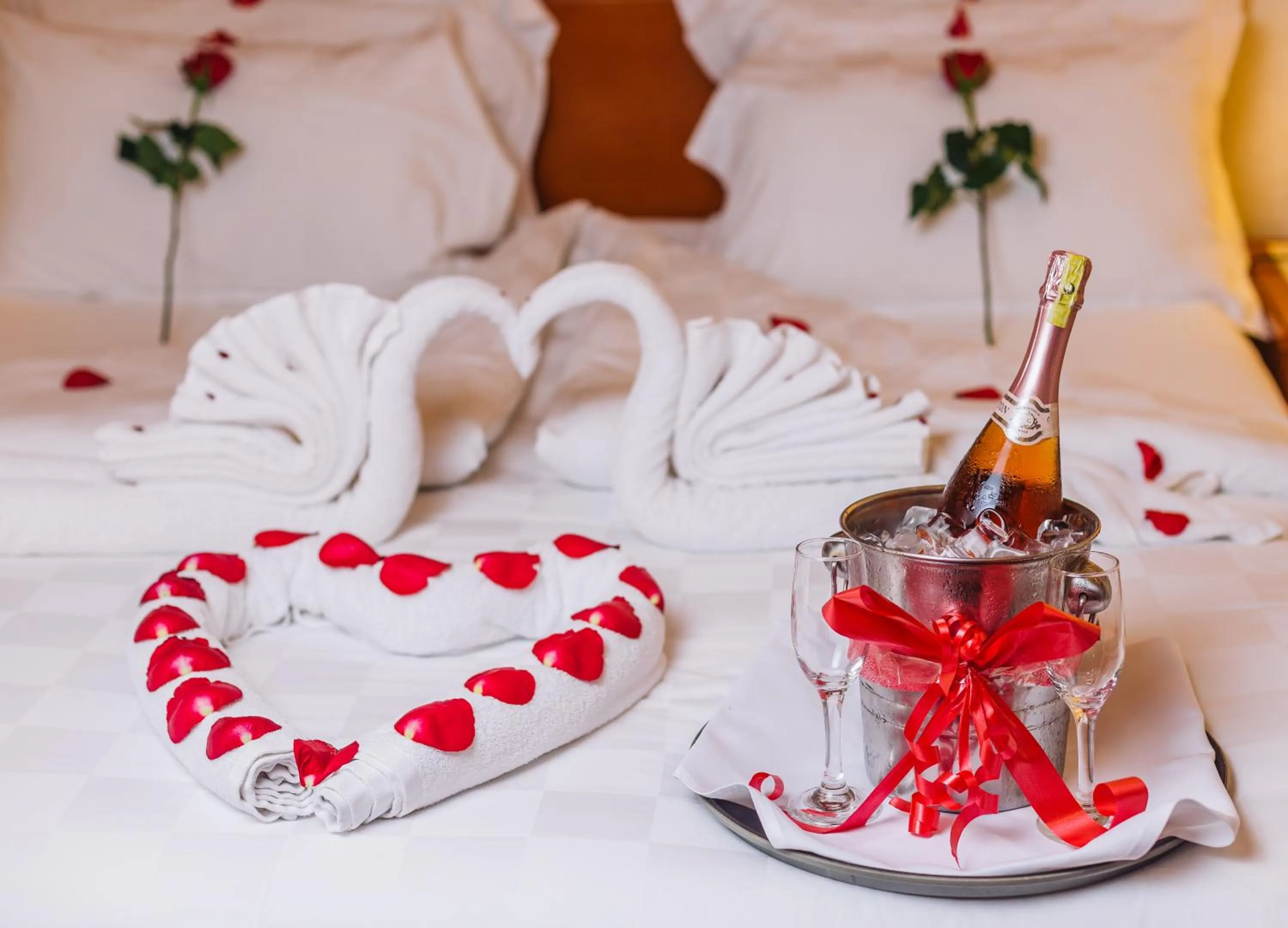 Decorative detail, Bed in Alba Hotel Meru