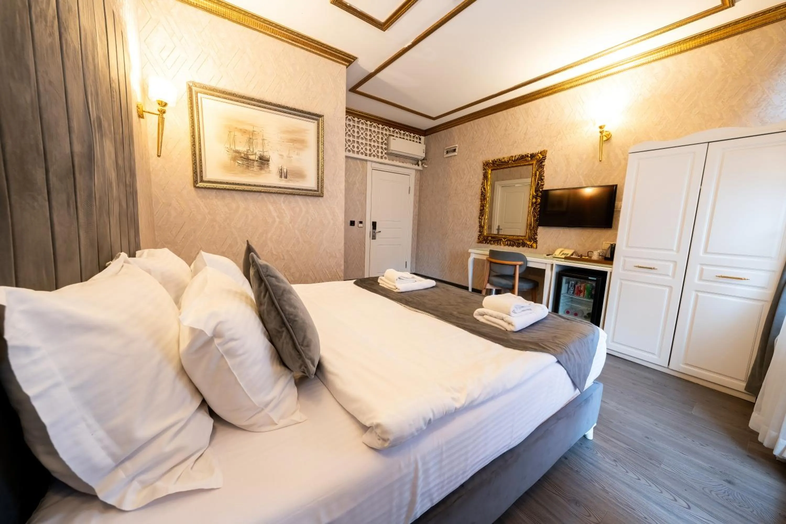 Bed in Diamond Royal Hotel