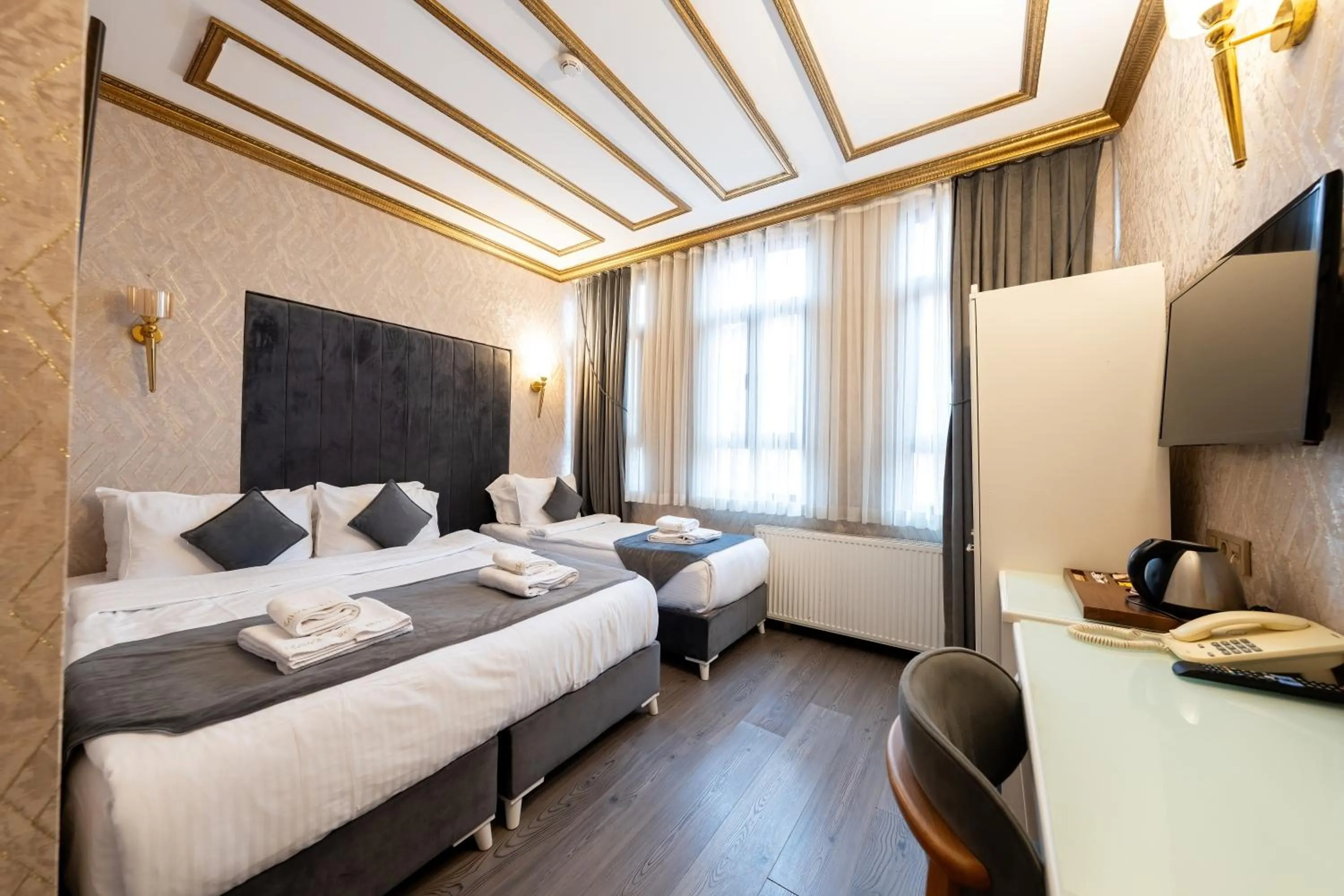 Photo of the whole room, Bed in Diamond Royal Hotel