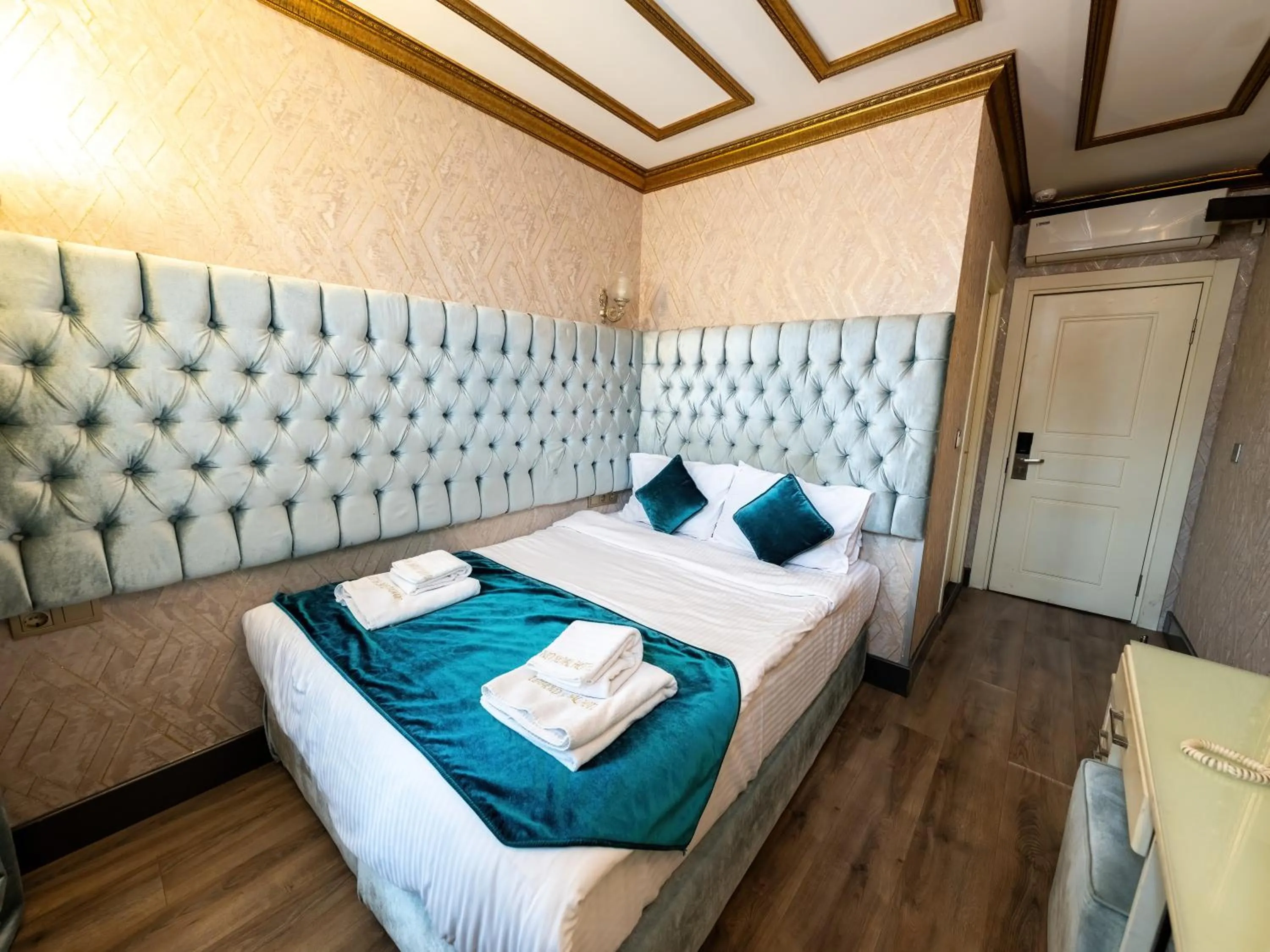 Bedroom, Bed in Diamond Royal Hotel