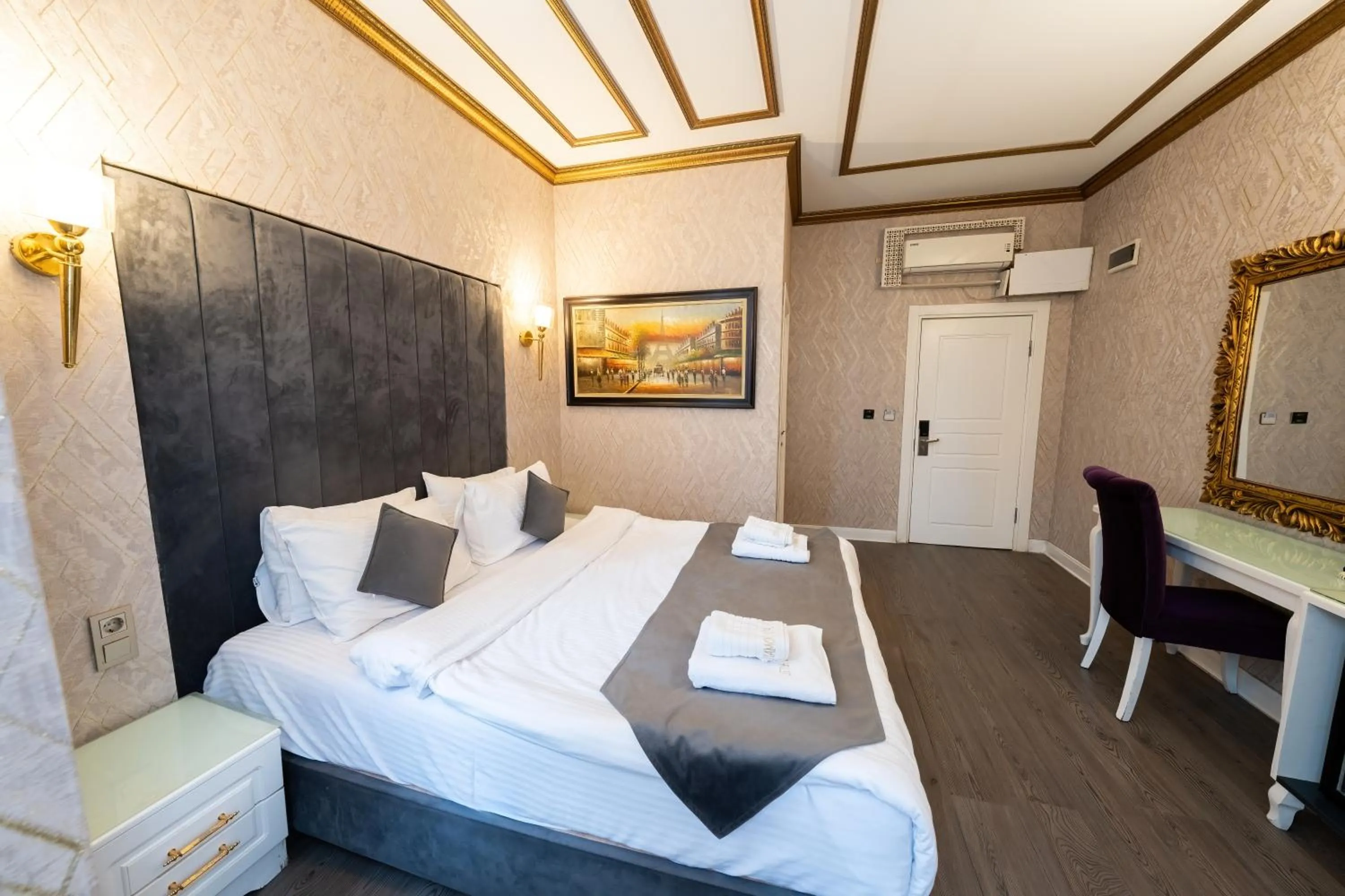 Photo of the whole room, Bed in Diamond Royal Hotel