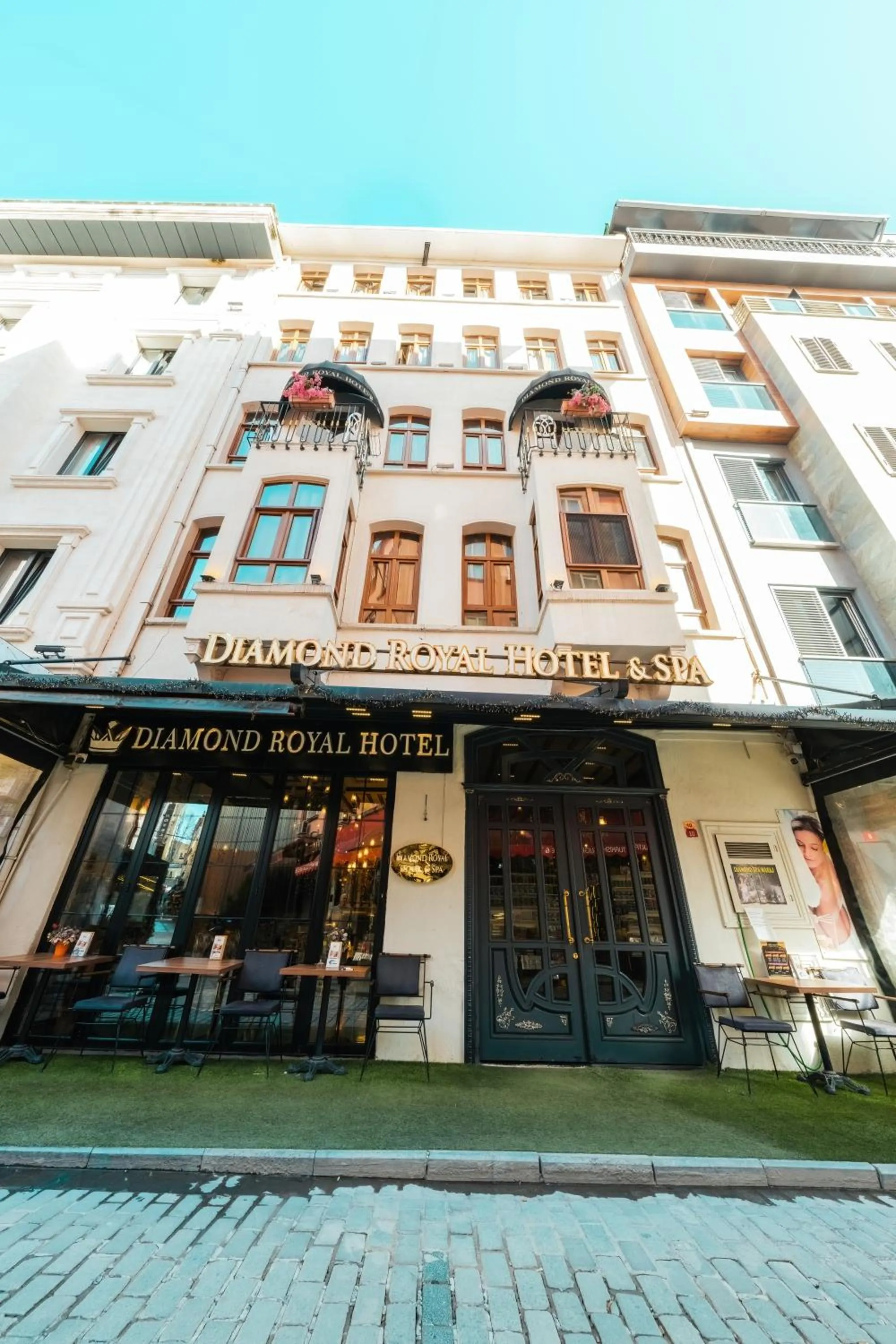 Facade/entrance in Diamond Royal Hotel