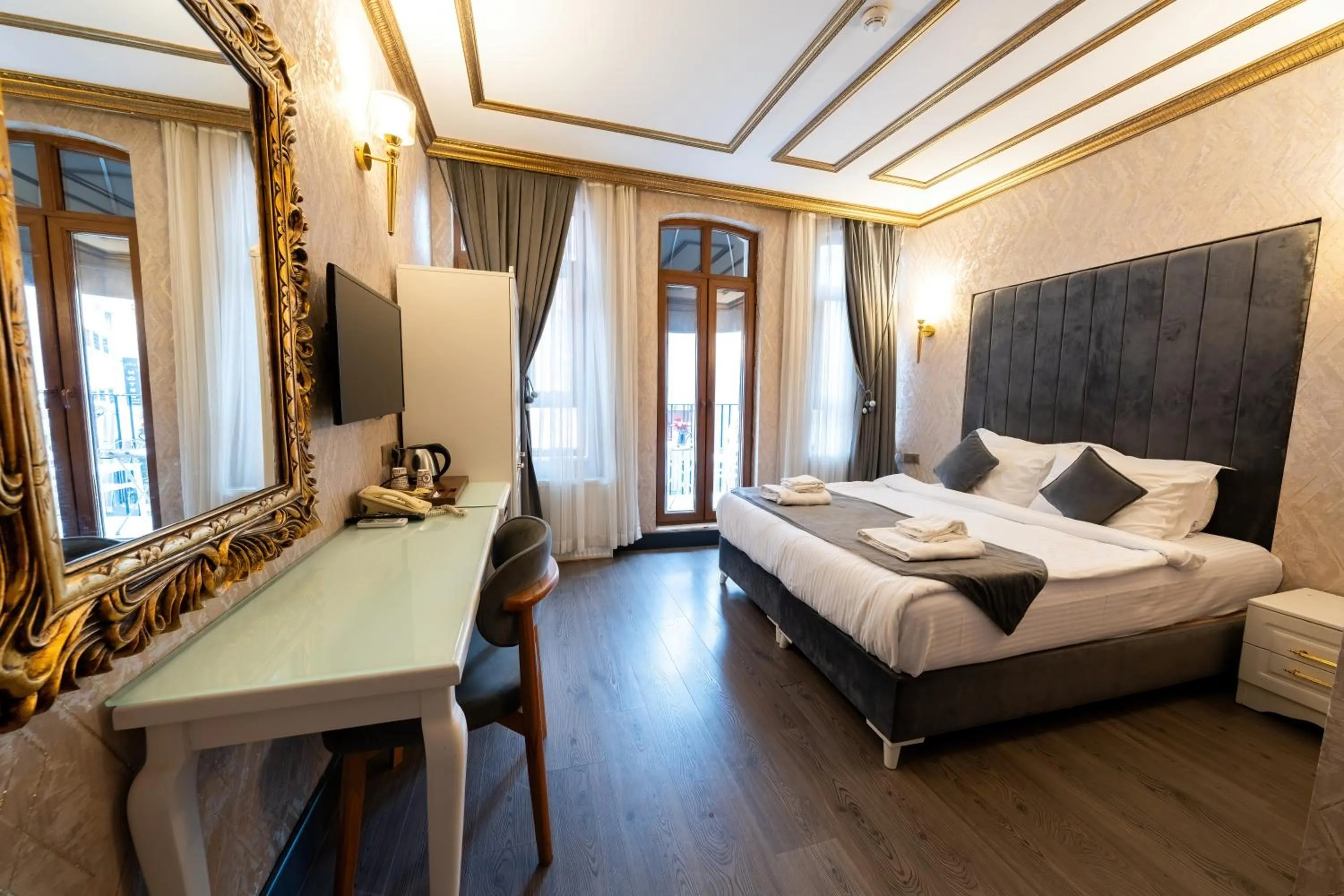 Photo of the whole room, Bed in Diamond Royal Hotel