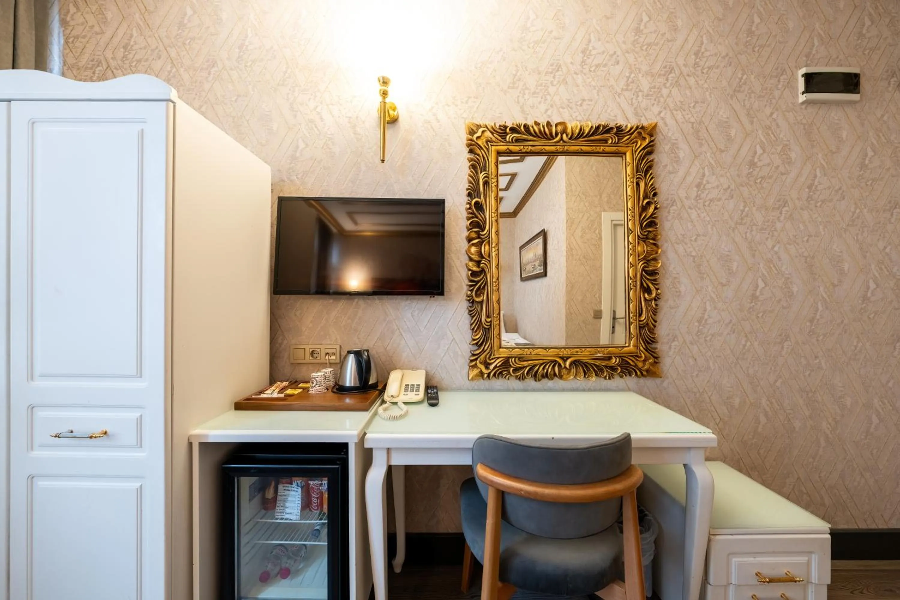 TV and multimedia in Diamond Royal Hotel