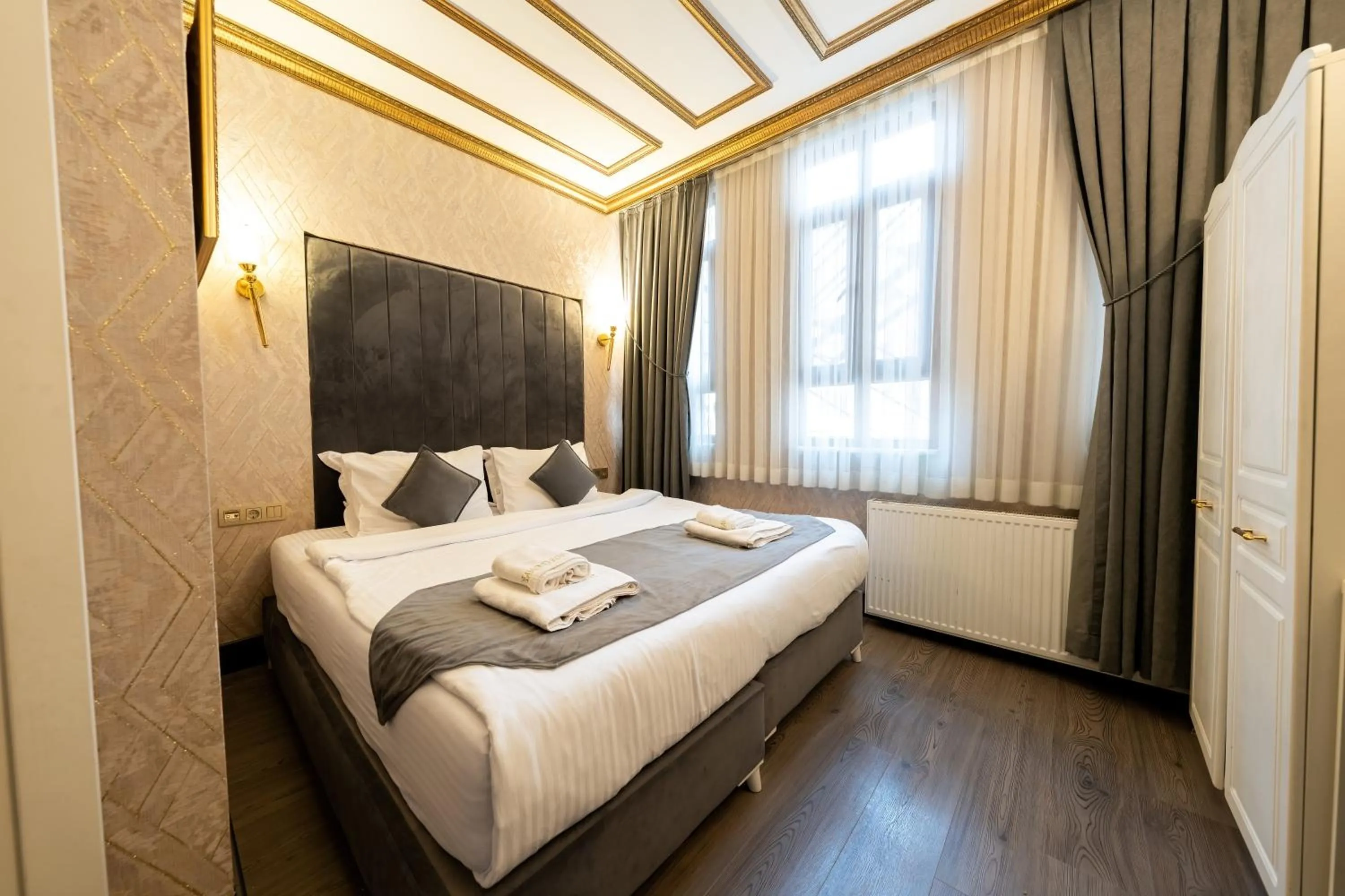 Bedroom, Bed in Diamond Royal Hotel