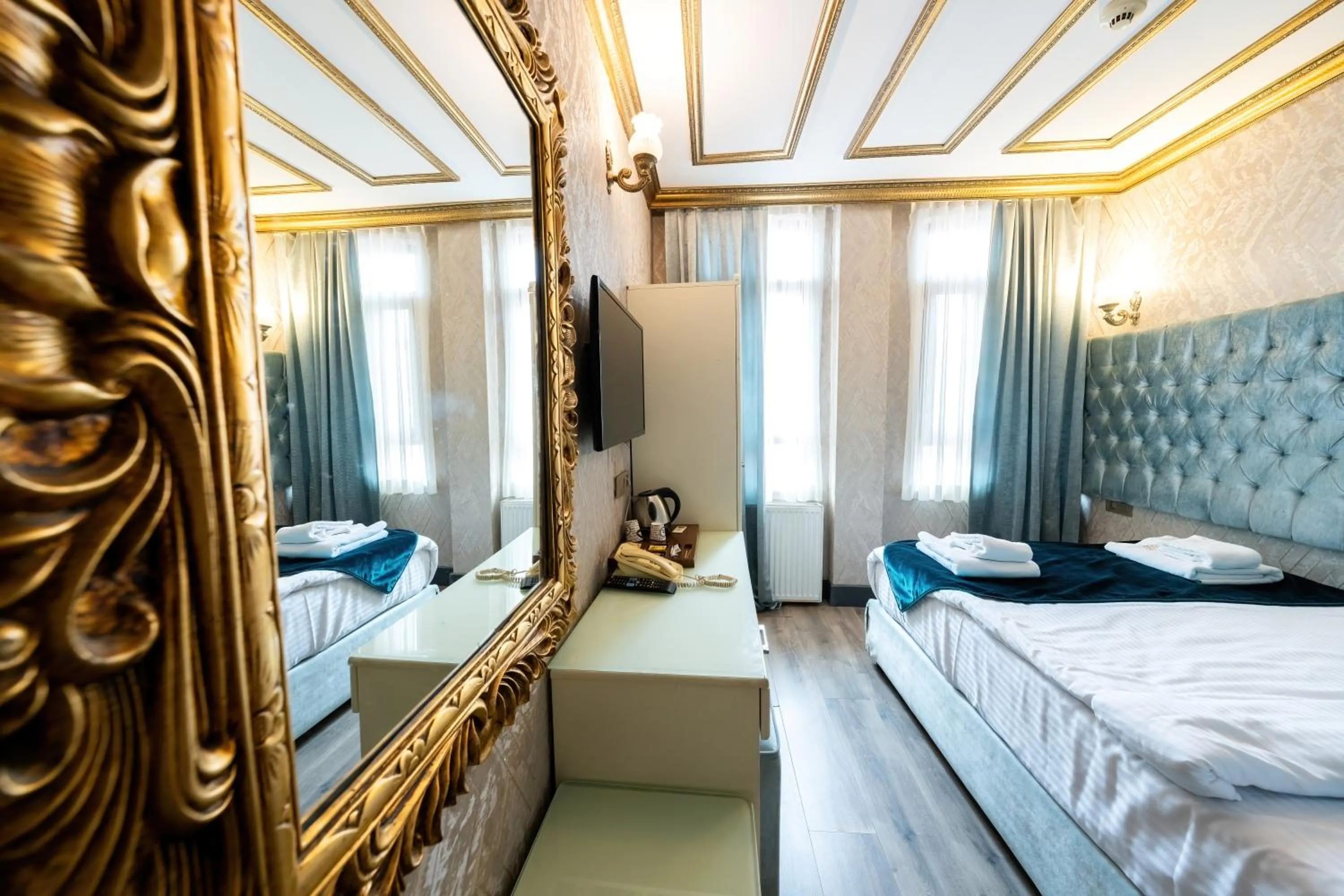 Bedroom, Bed in Diamond Royal Hotel