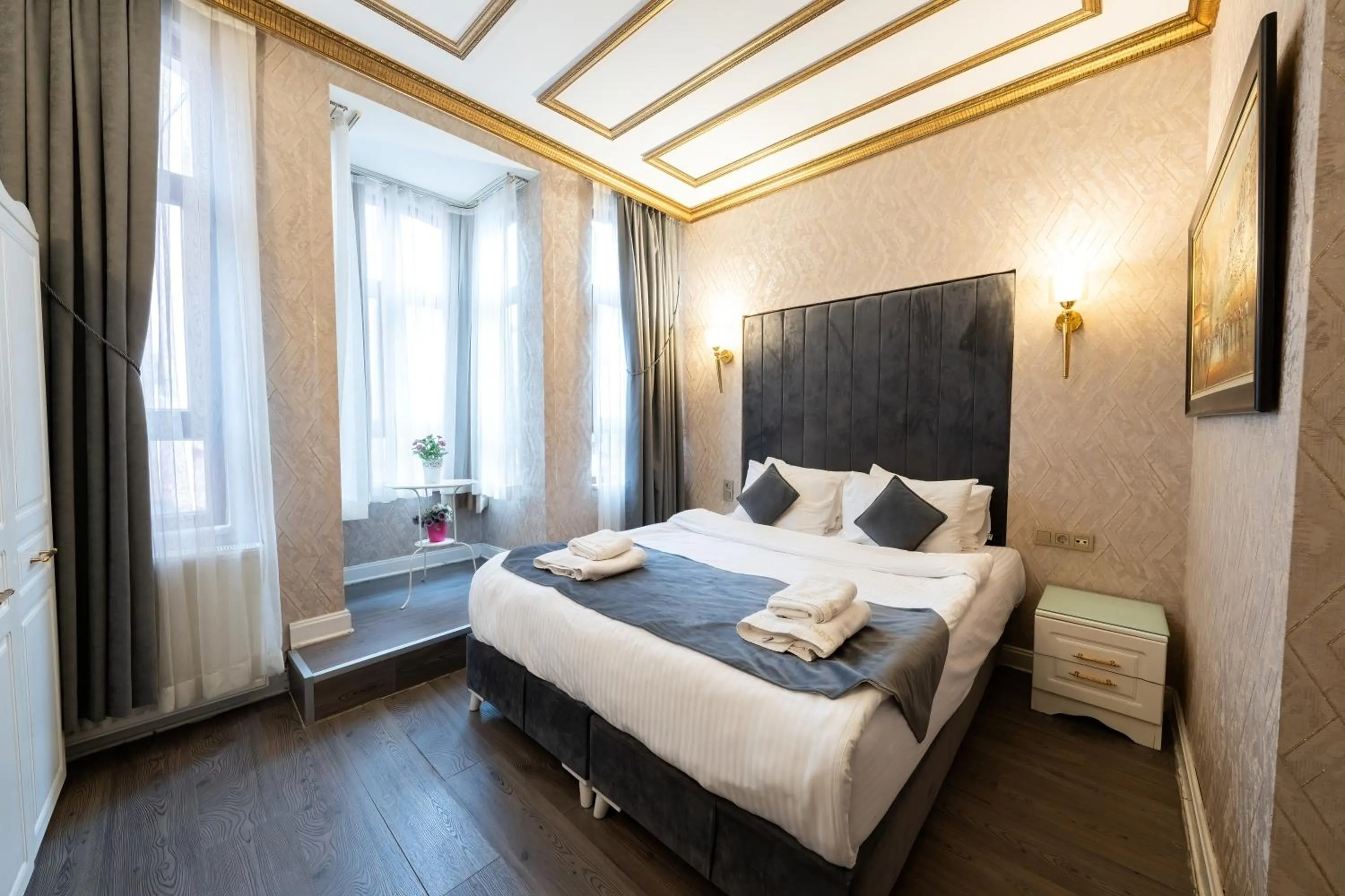 Bedroom, Bed in Diamond Royal Hotel