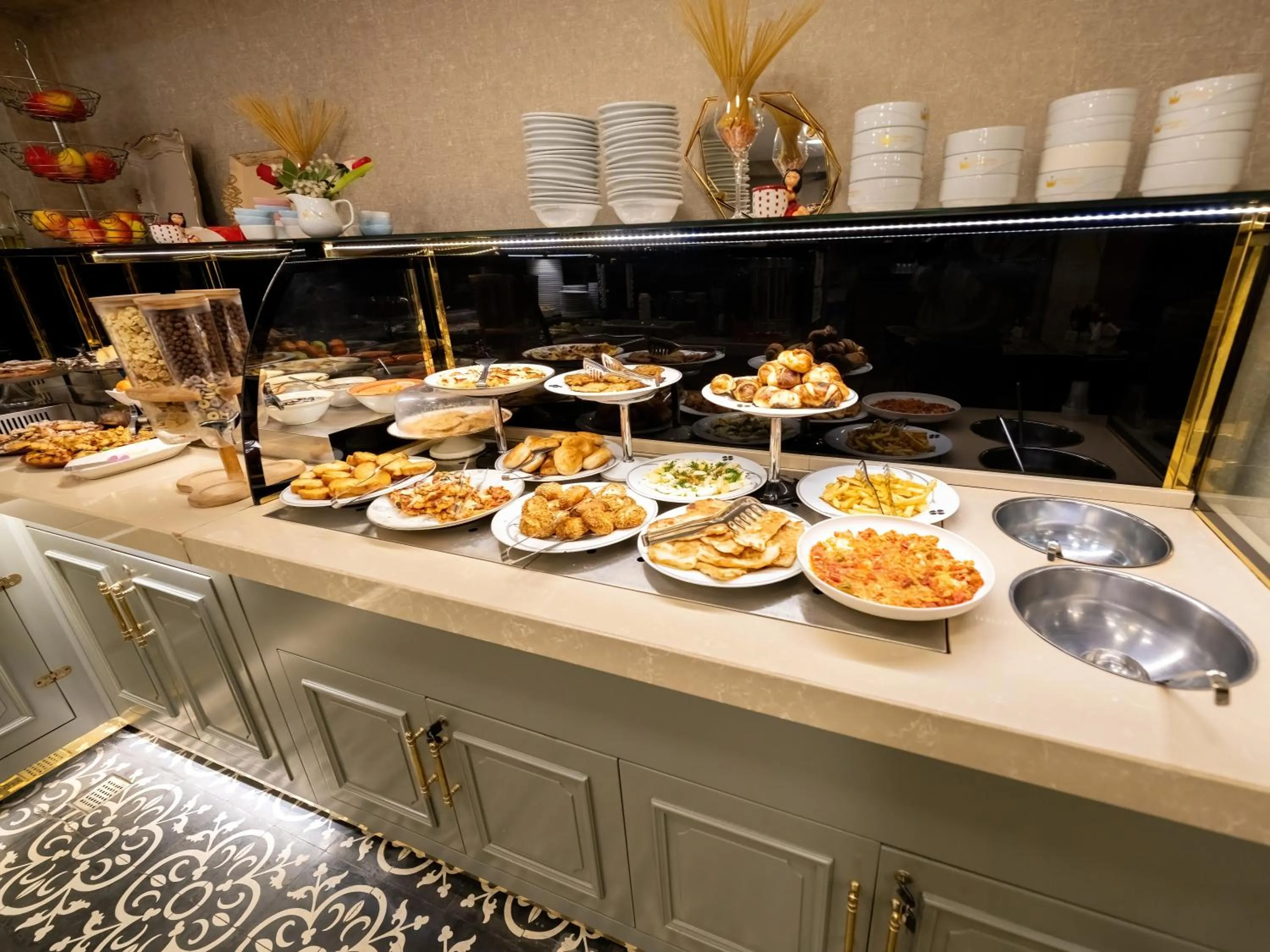 Buffet breakfast in Diamond Royal Hotel