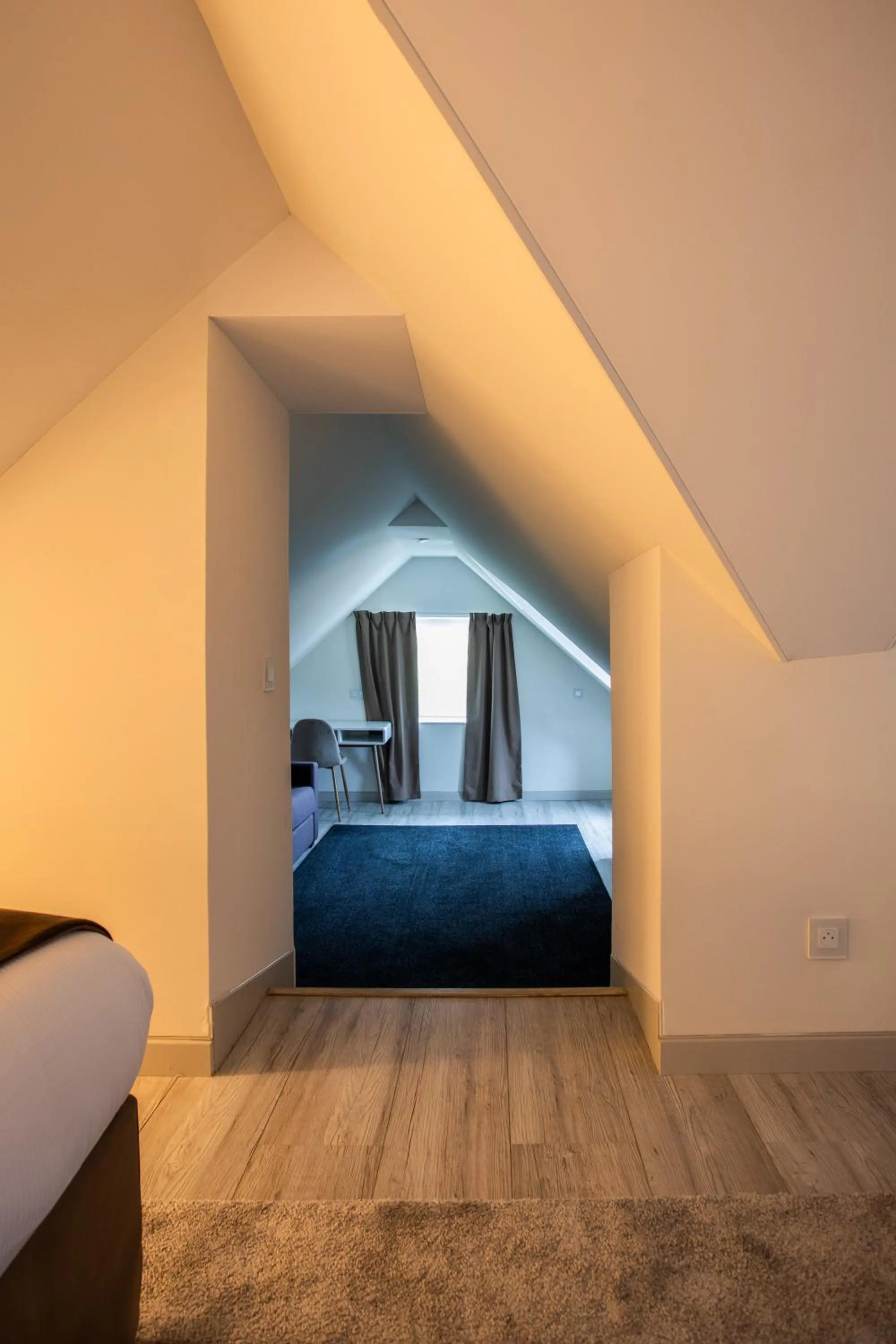 Seating area, Bed in La Maison TATIN