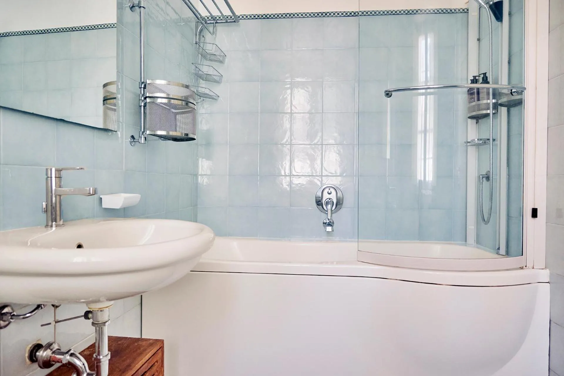 Shower in Milan Retreats Duomo Carrobbio