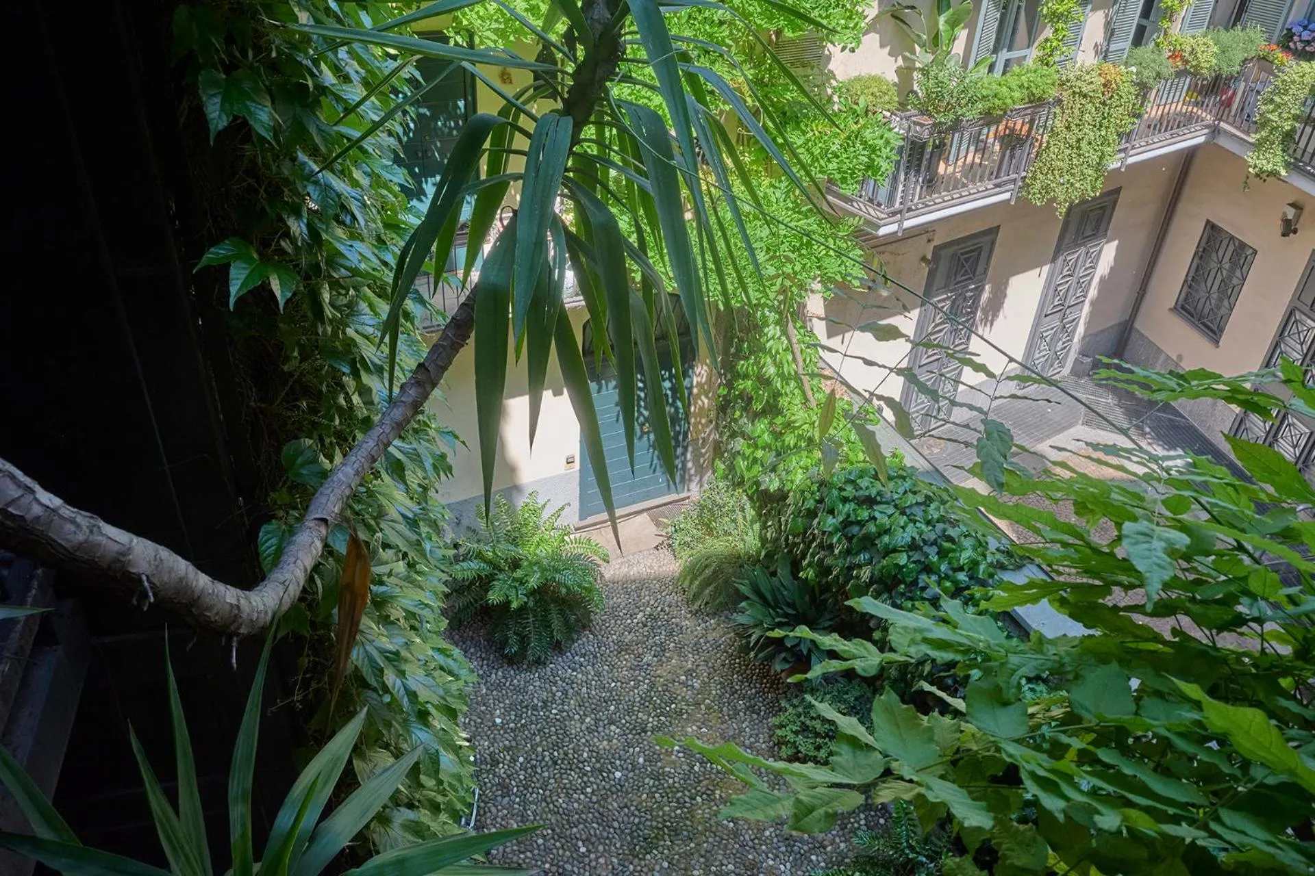 Inner courtyard view in Milan Retreats Duomo Carrobbio