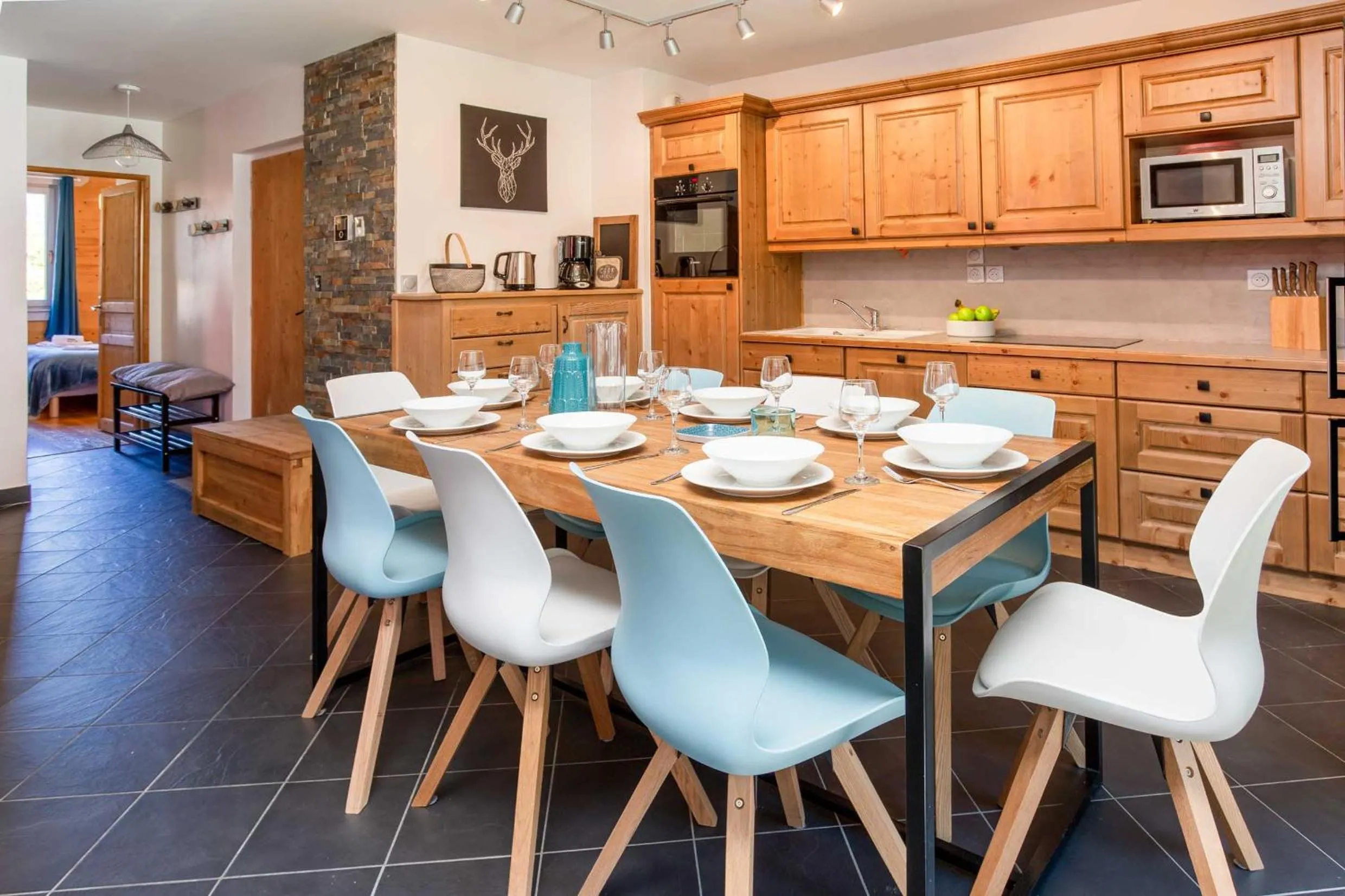 Dining area in Le Paradis 25 Apartment - Chamonix All Year