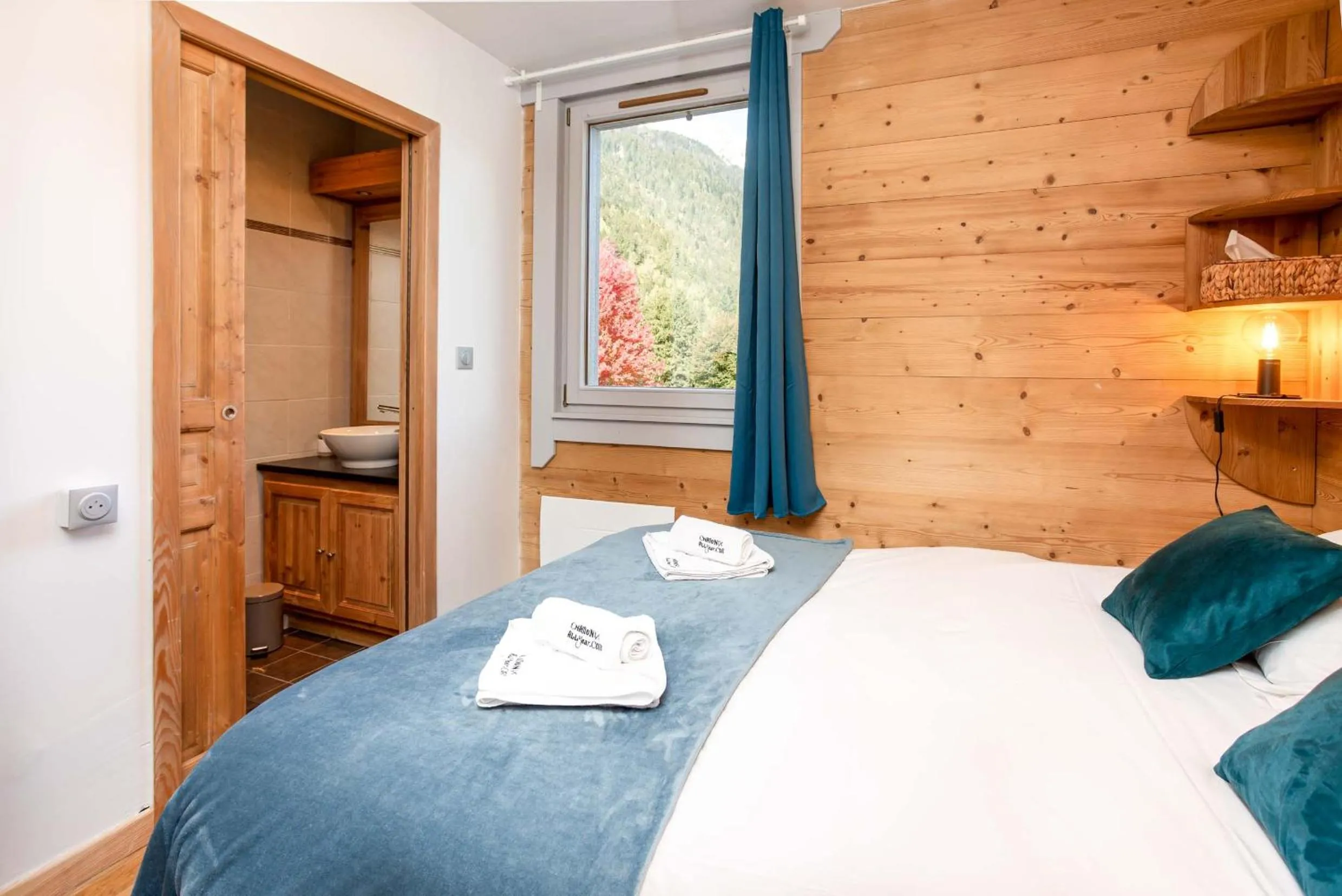 Bedroom, Bed in Le Paradis 25 Apartment - Chamonix All Year