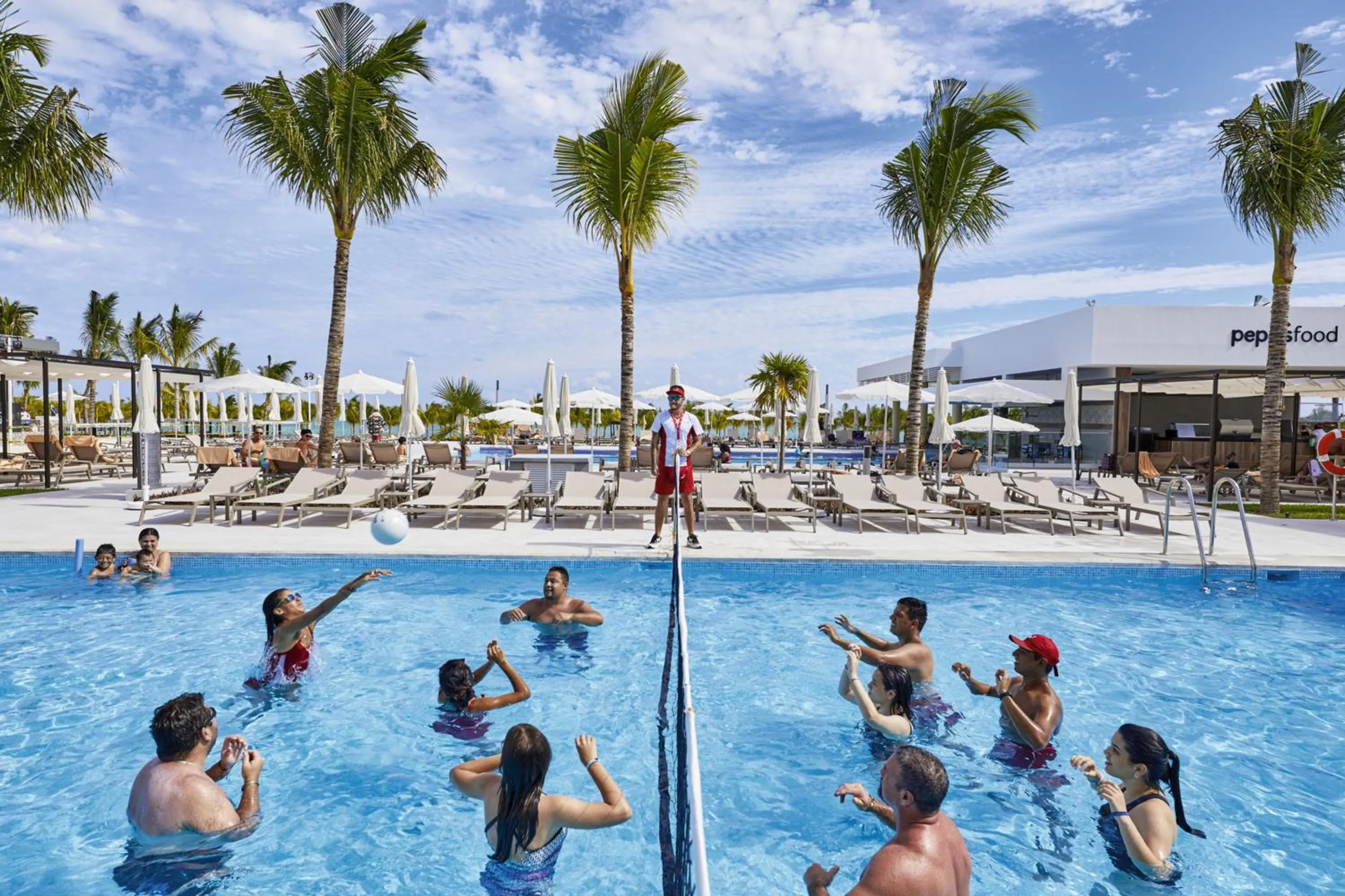 Swimming pool in Riu Palace Costa Mujeres - All Inclusive