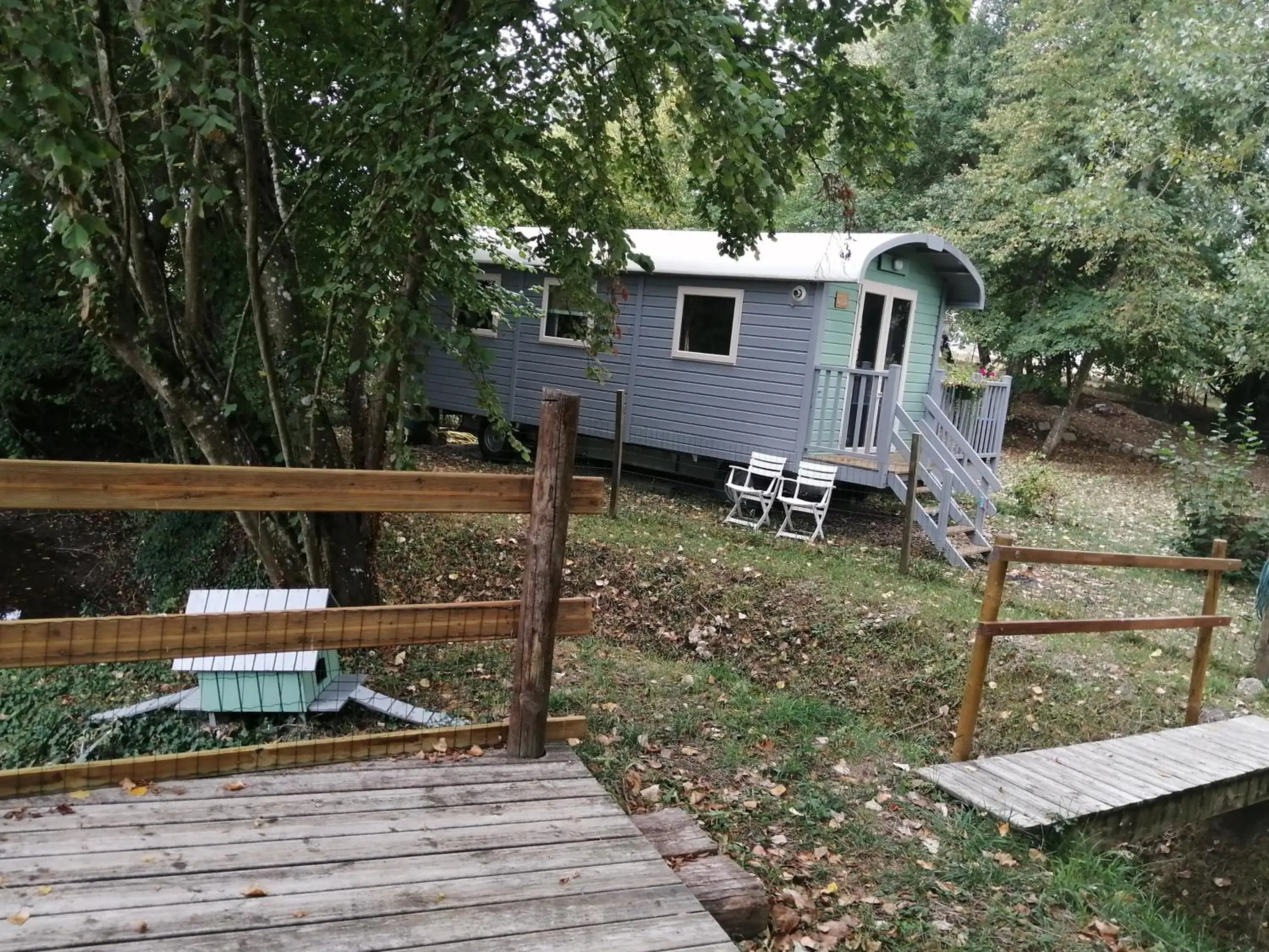 Mobile Home in Le clos des augers, chambres d'hôtes et roulotte Mobile Home in Le clos des augers, chambres d'hôtes et roulotte