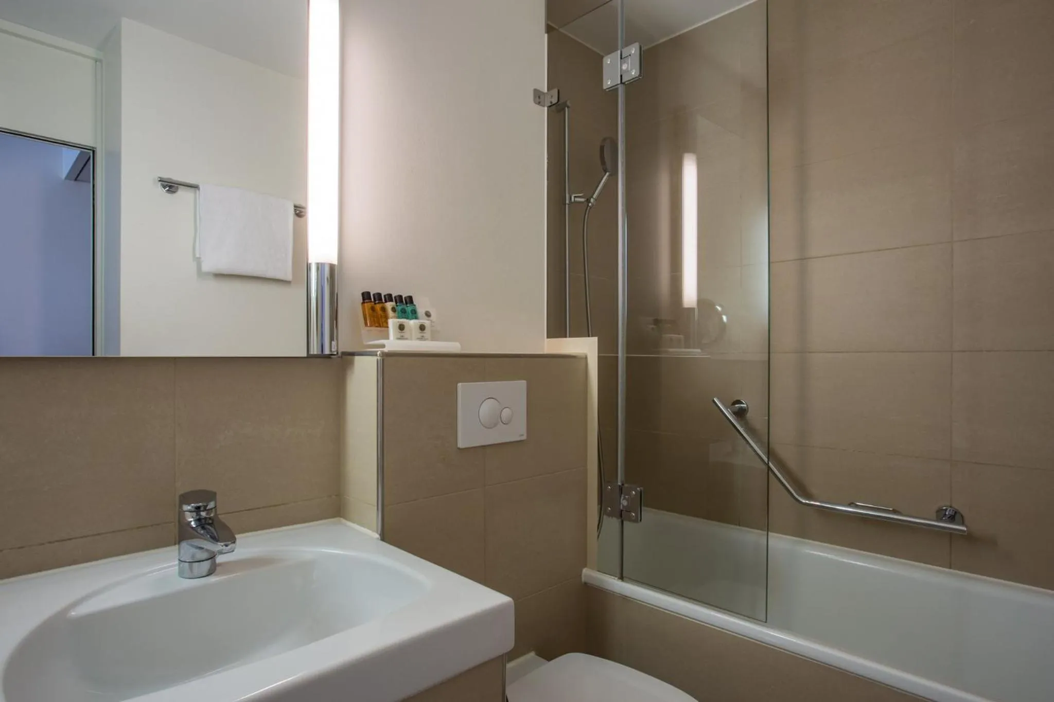 Bathroom in Crowne Plaza Zürich by IHG