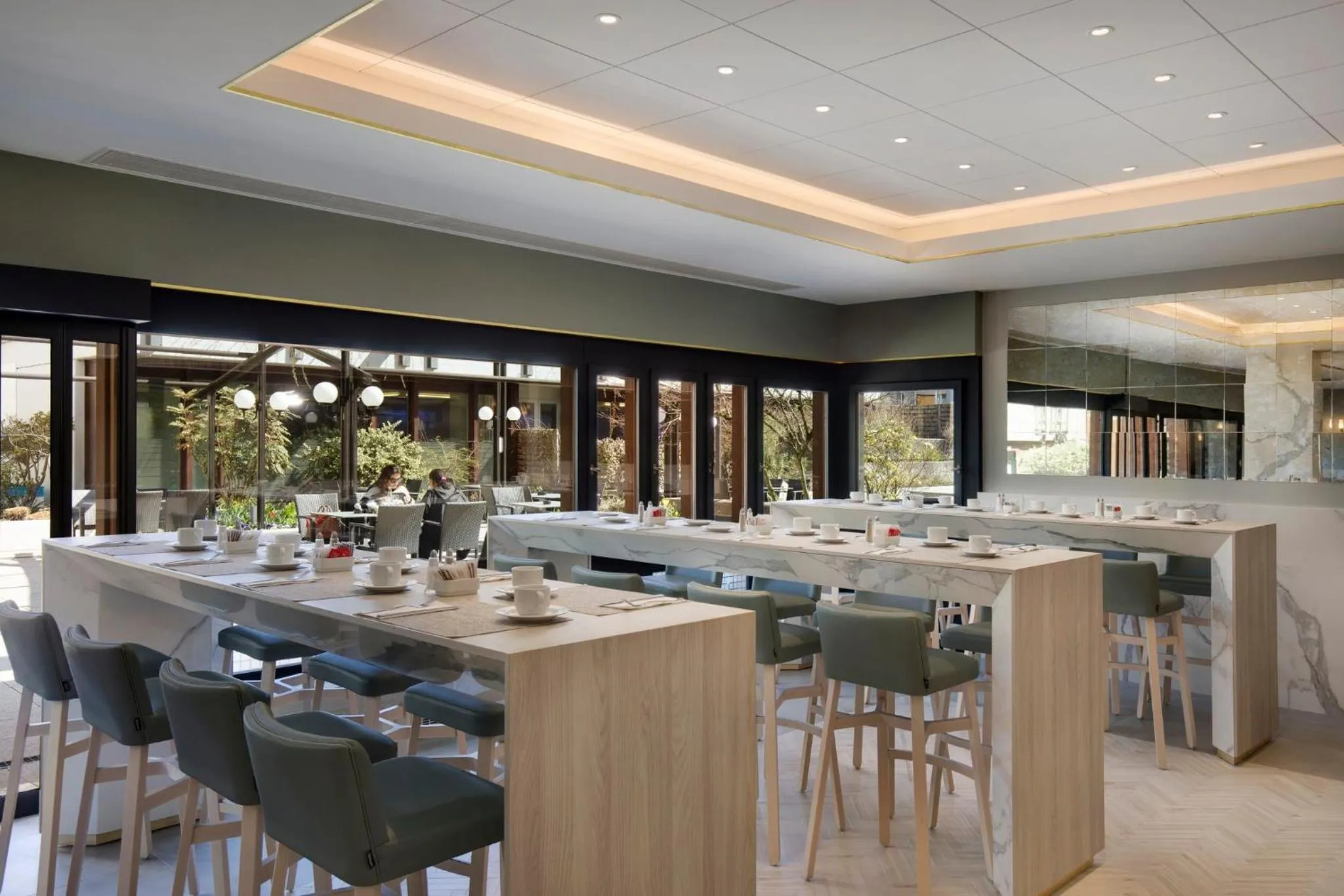 Breakfast in Crowne Plaza Zürich by IHG