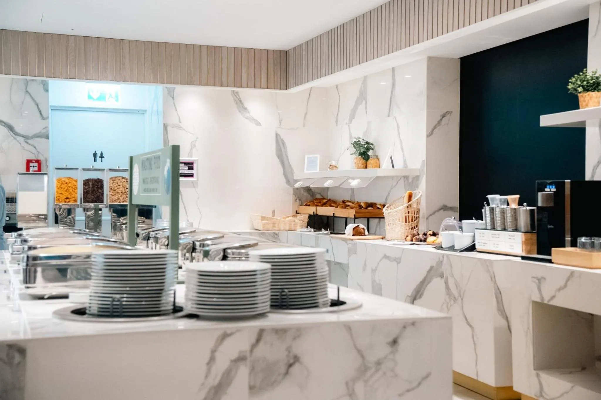 Restaurant/places to eat in Crowne Plaza Zürich by IHG