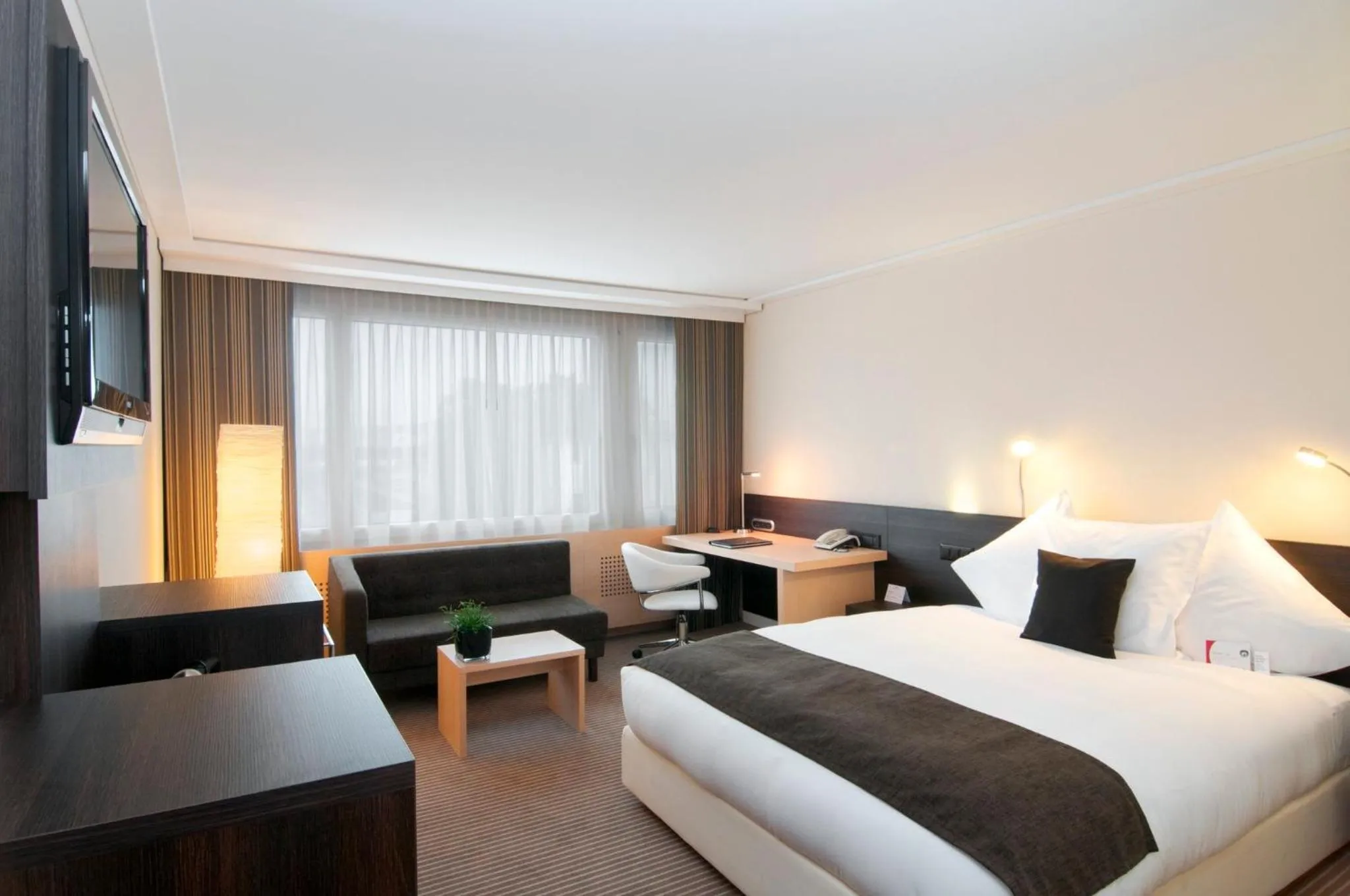 Photo of the whole room, Bed in Crowne Plaza Zürich by IHG