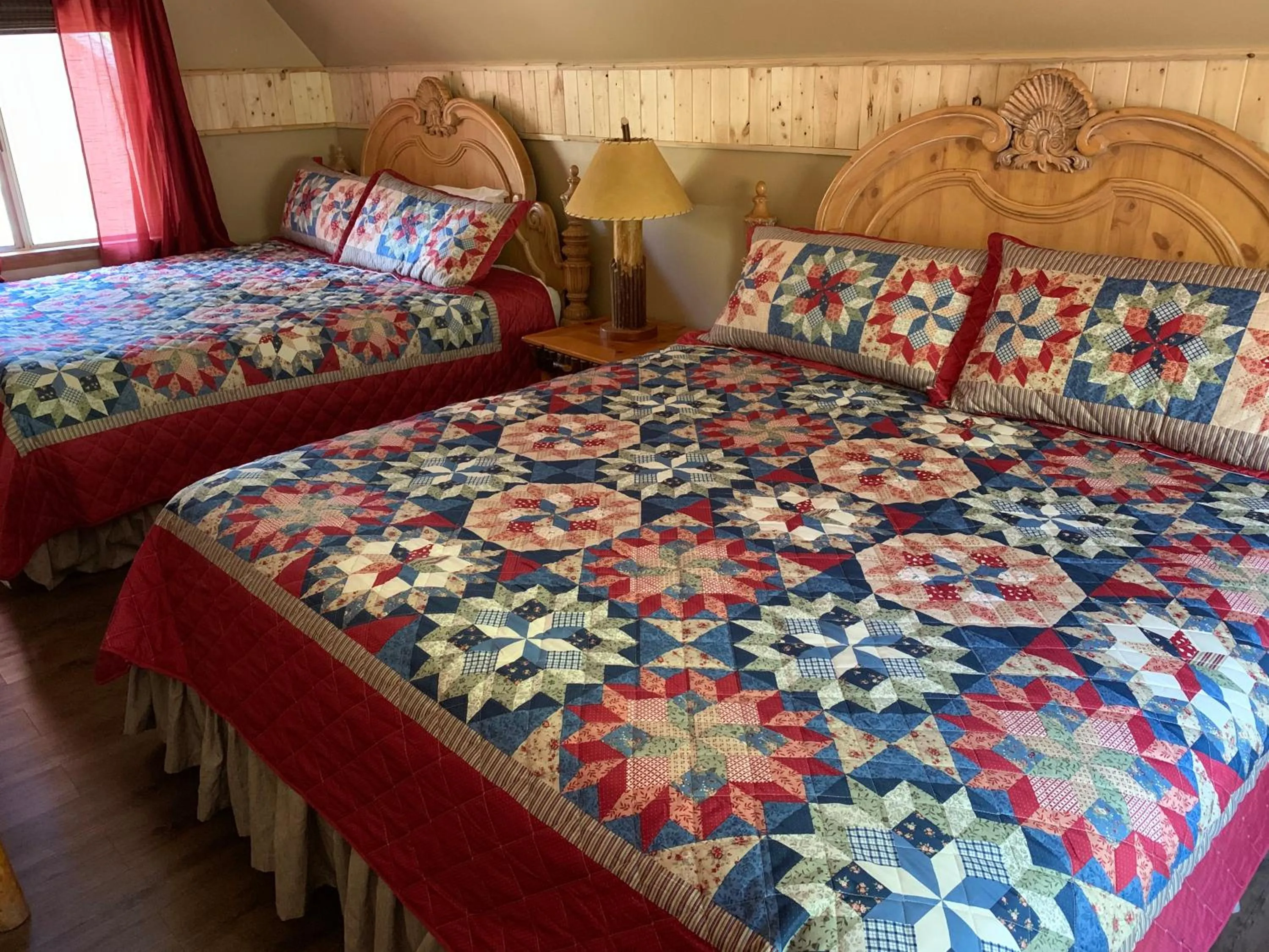 Bedroom, Bed in Grey Squirrel Resort