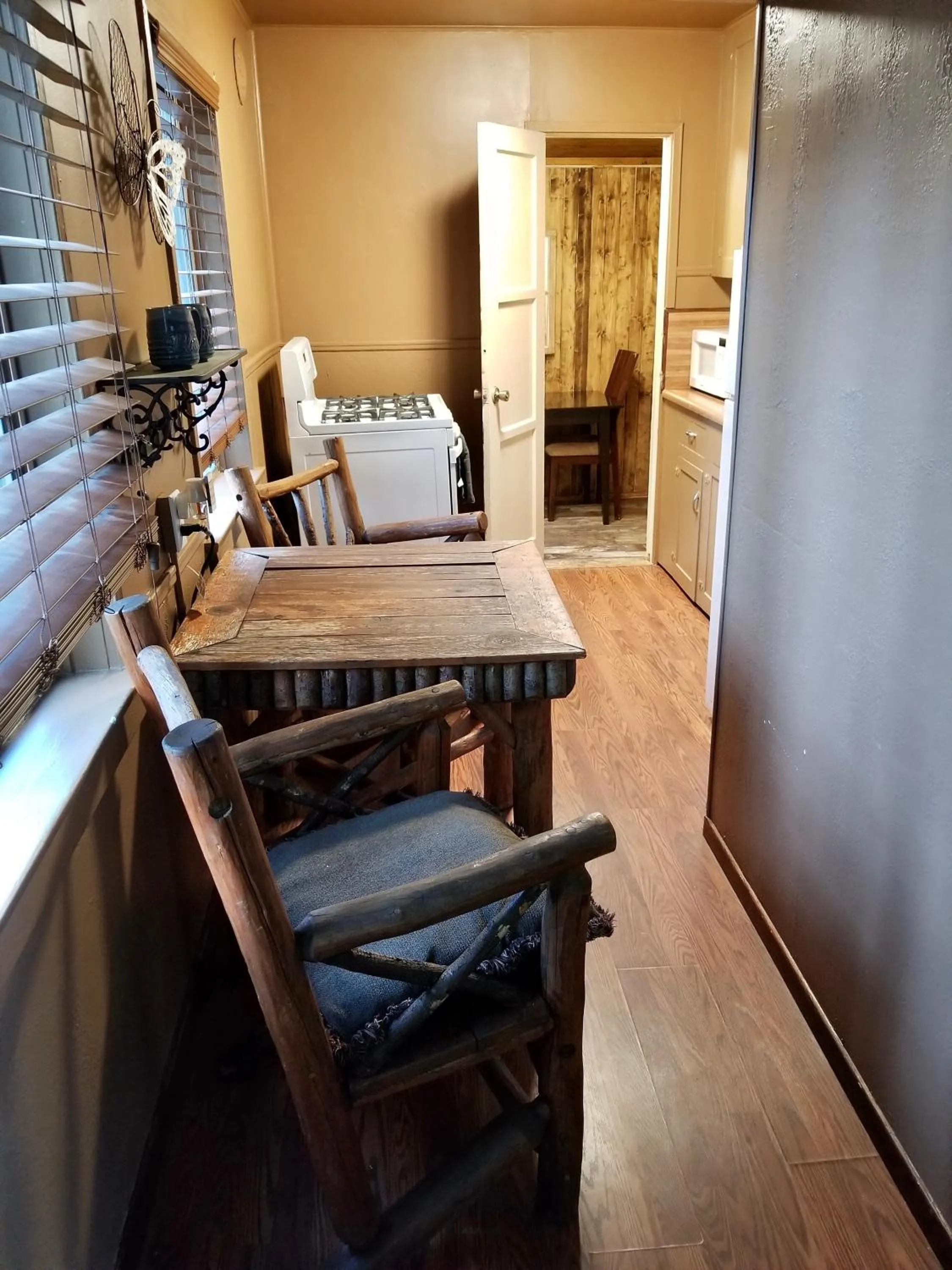 Kitchen or kitchenette in Grey Squirrel Resort