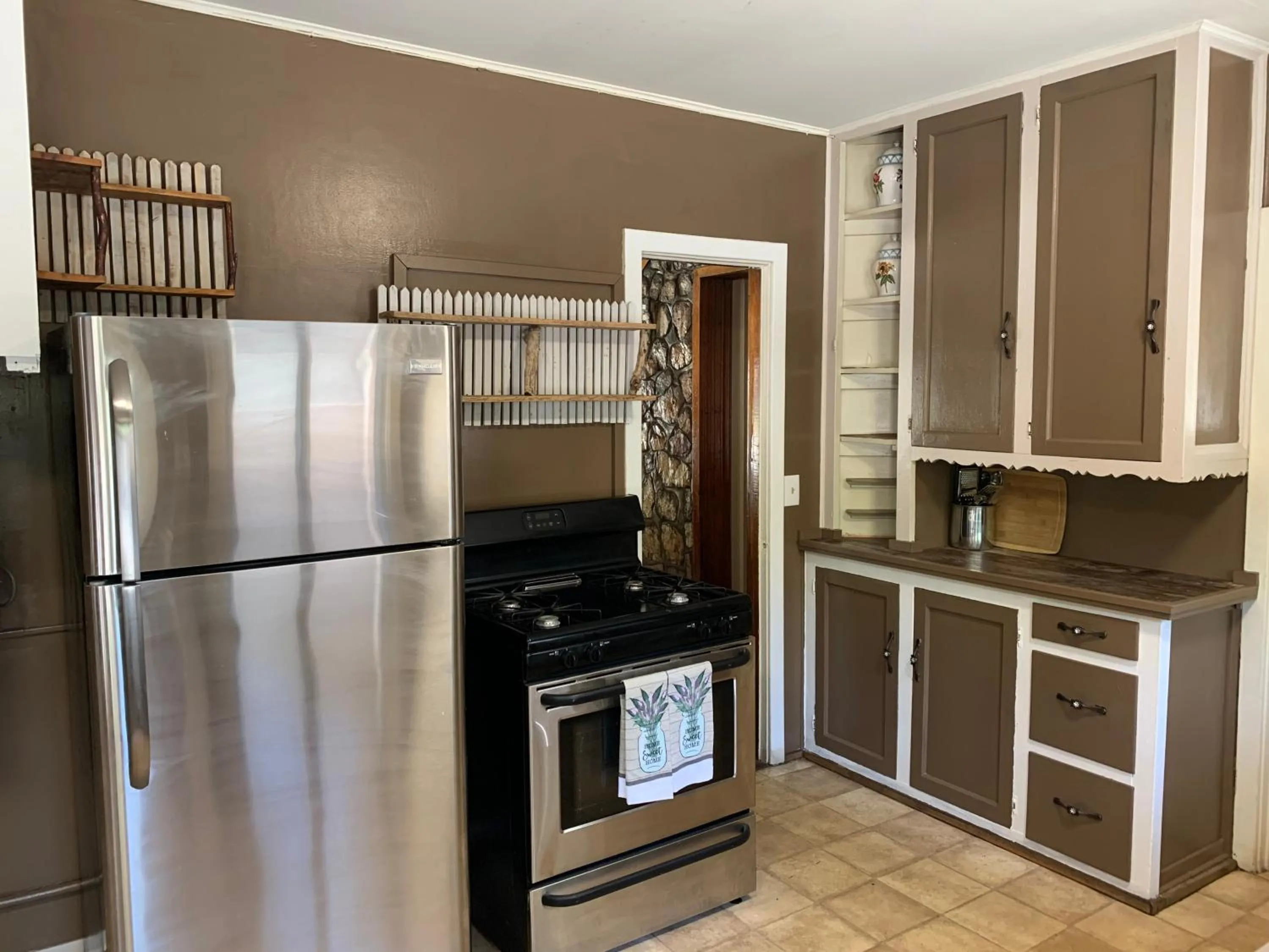 Kitchen or kitchenette in Grey Squirrel Resort