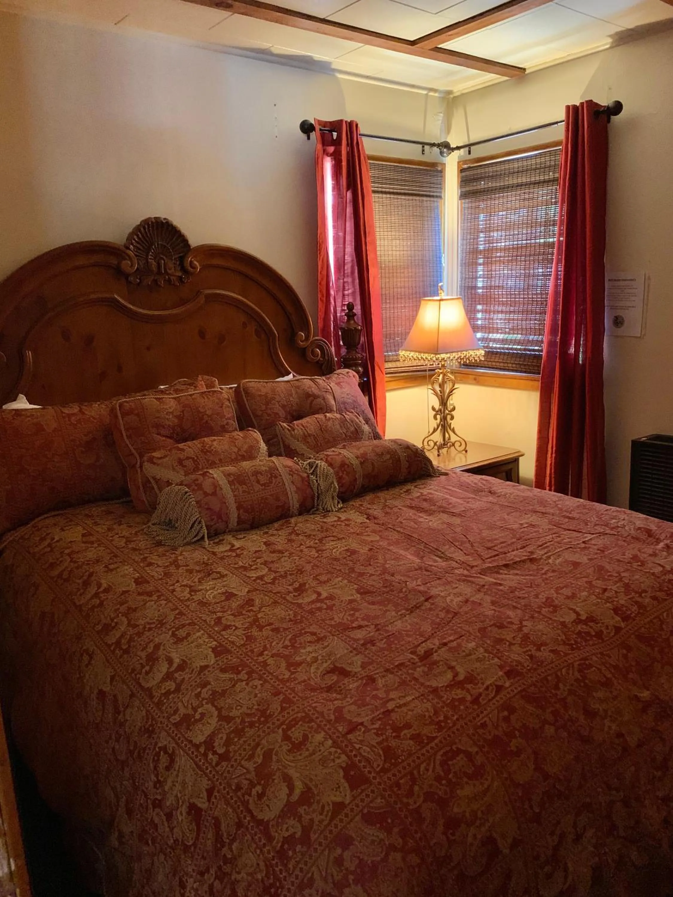 Bedroom, Bed in Grey Squirrel Resort
