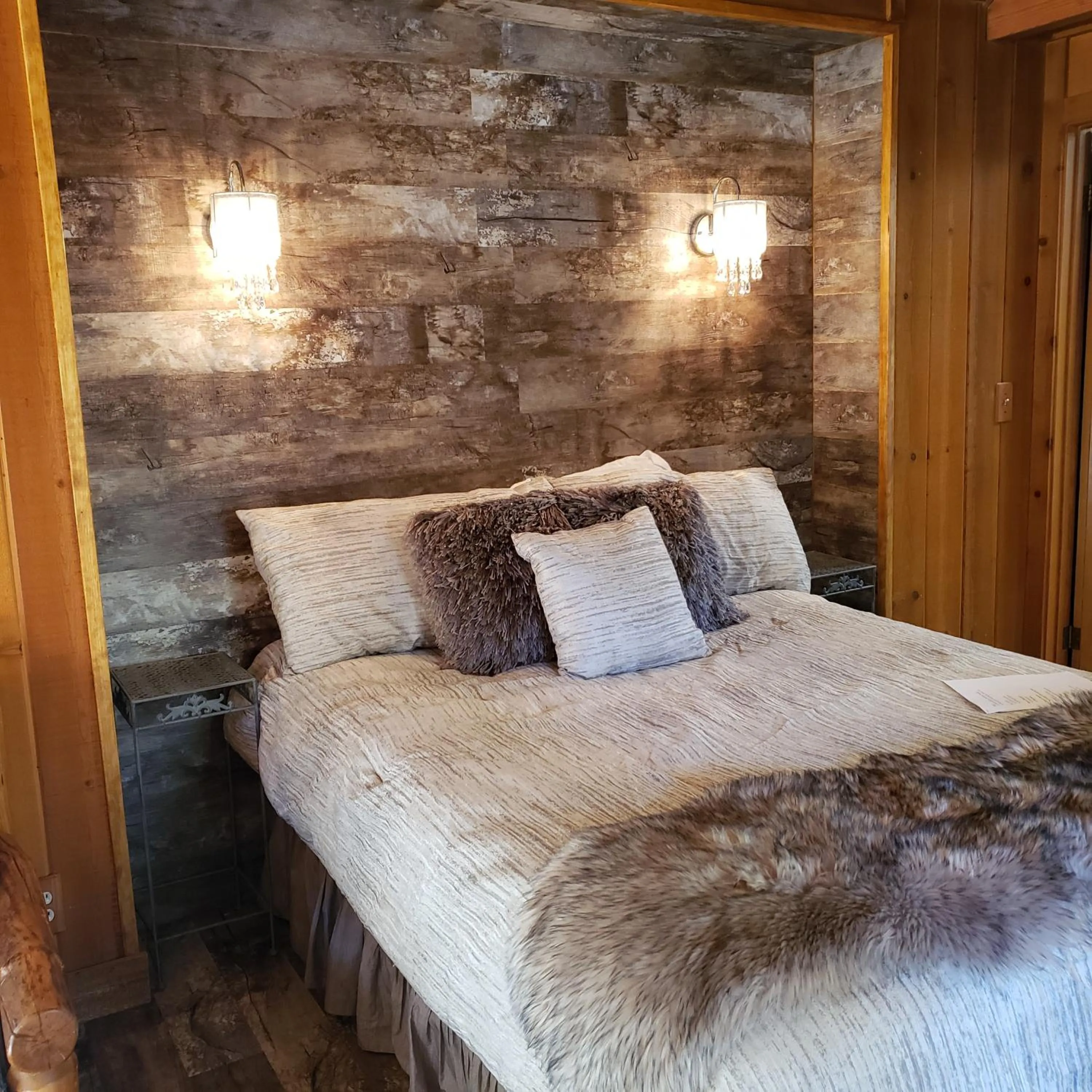 Bedroom, Bed in Grey Squirrel Resort